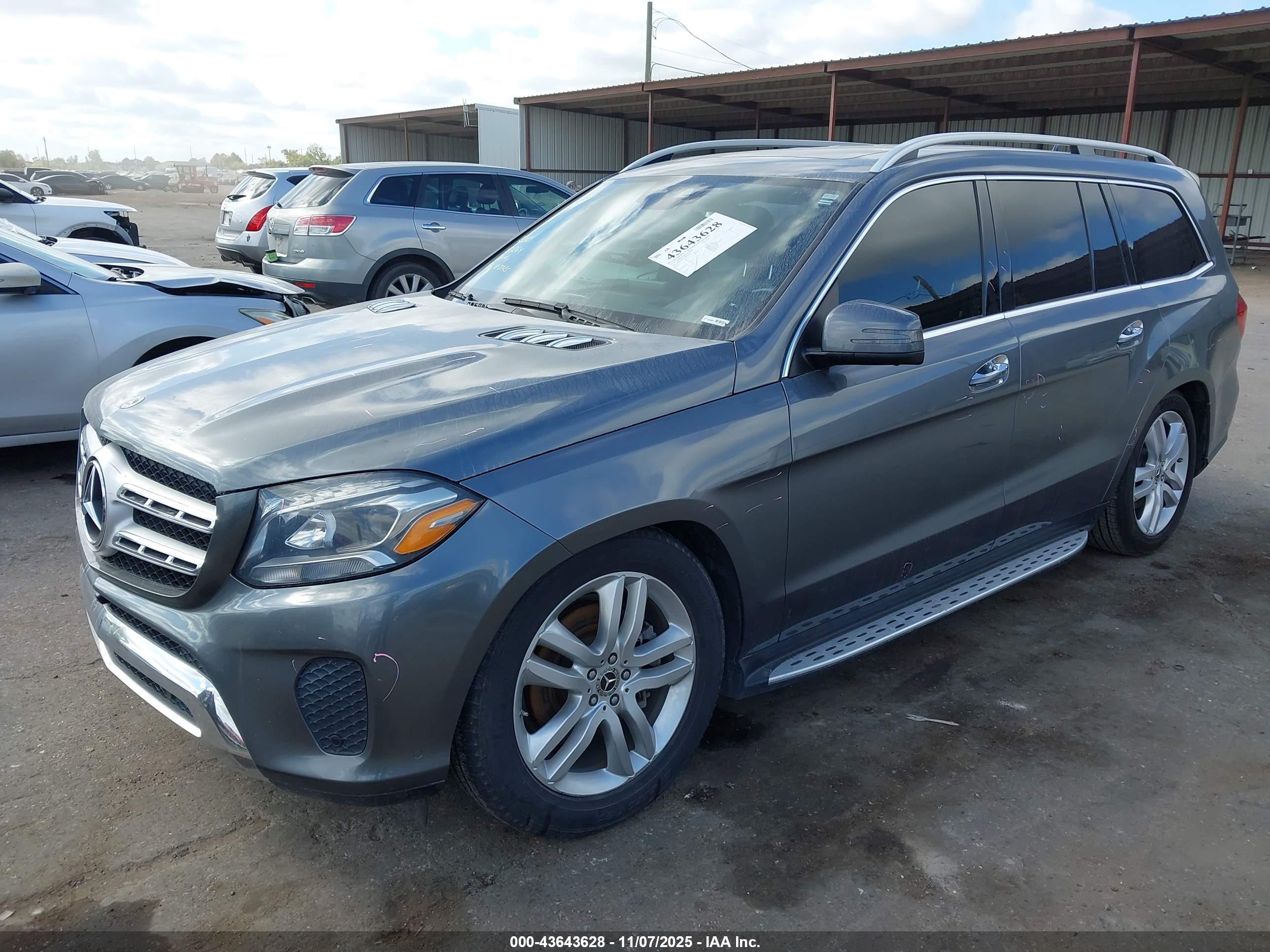 MERCEDES-BENZ GLS image 2