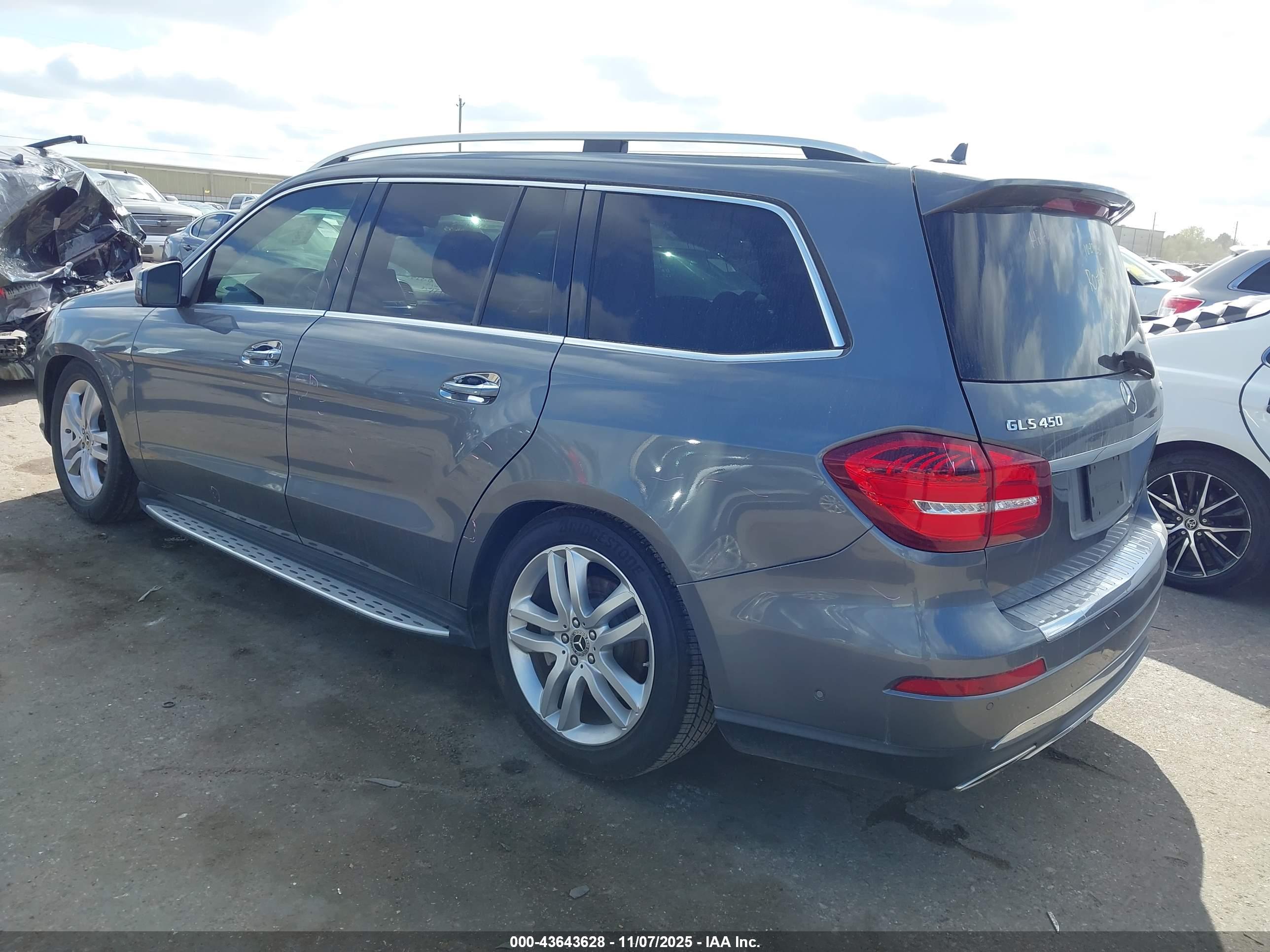 MERCEDES-BENZ GLS image 3