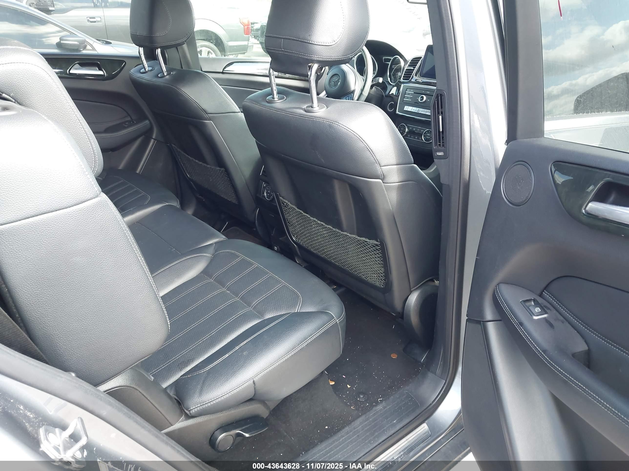 MERCEDES-BENZ GLS image 8