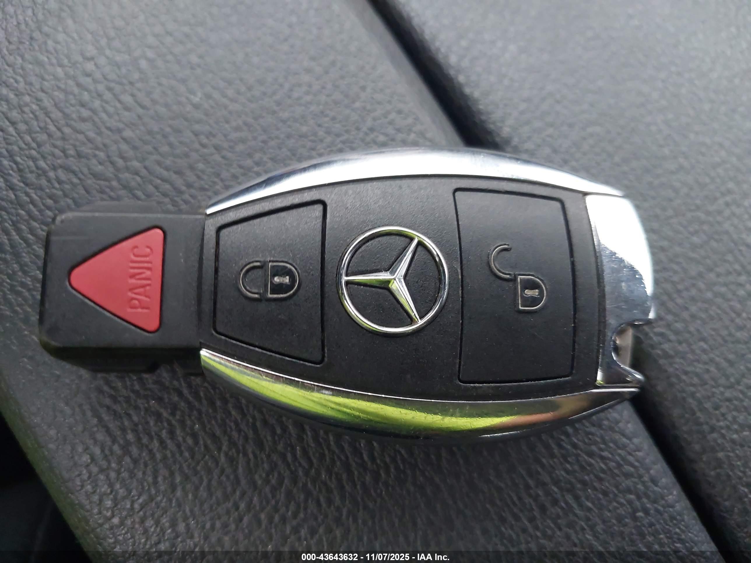 MERCEDES-BENZ GLK image 11