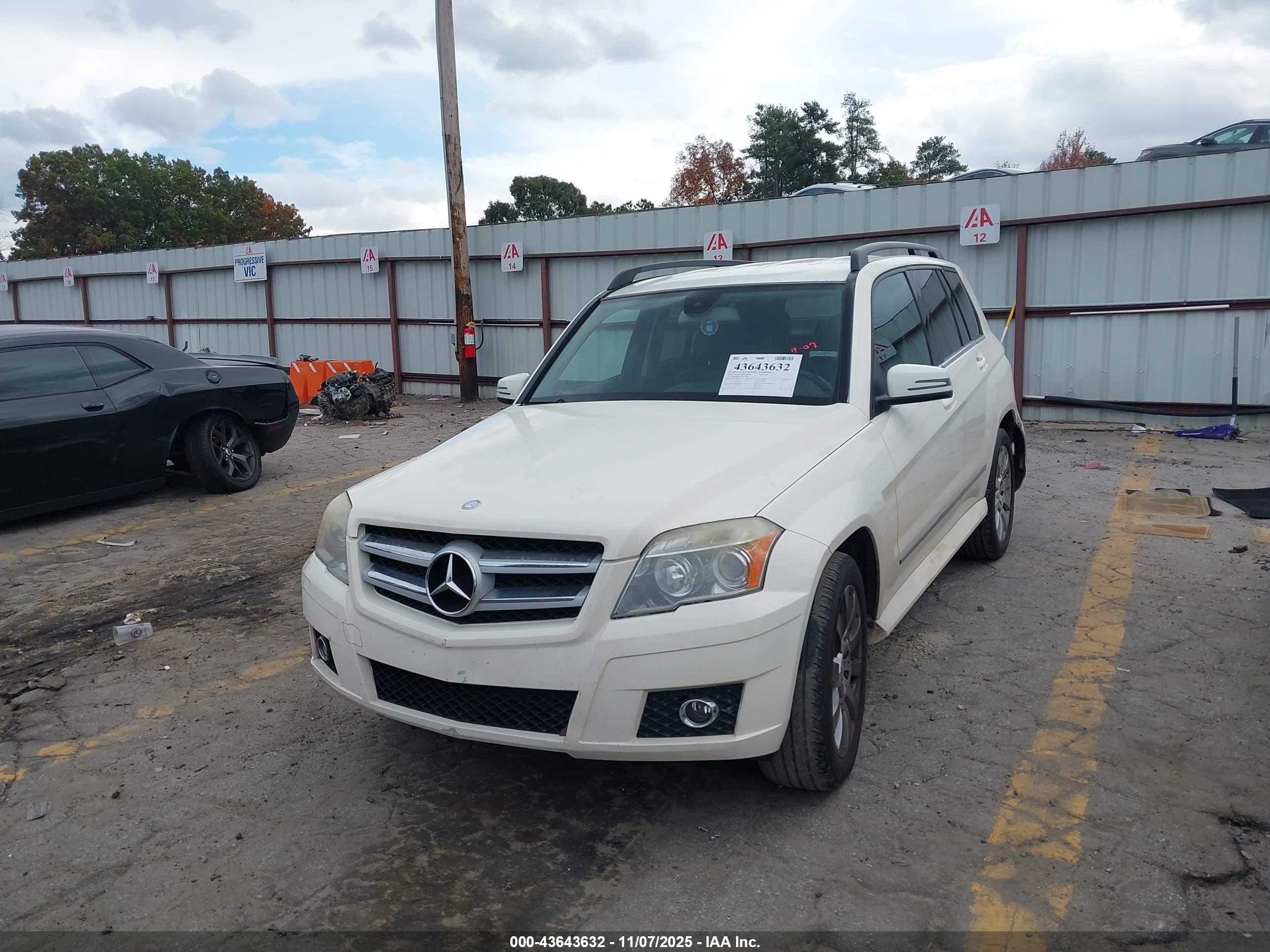 MERCEDES-BENZ GLK image 2