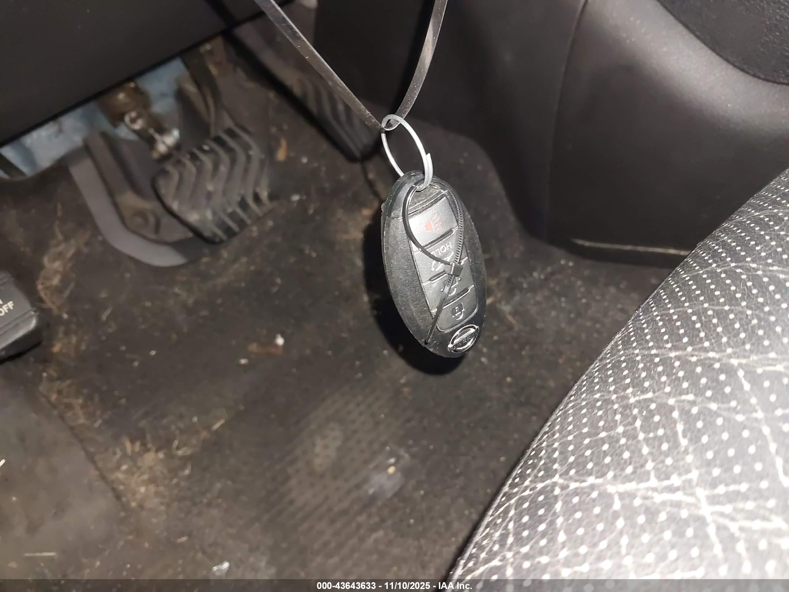 NISSAN ROGUE image 11