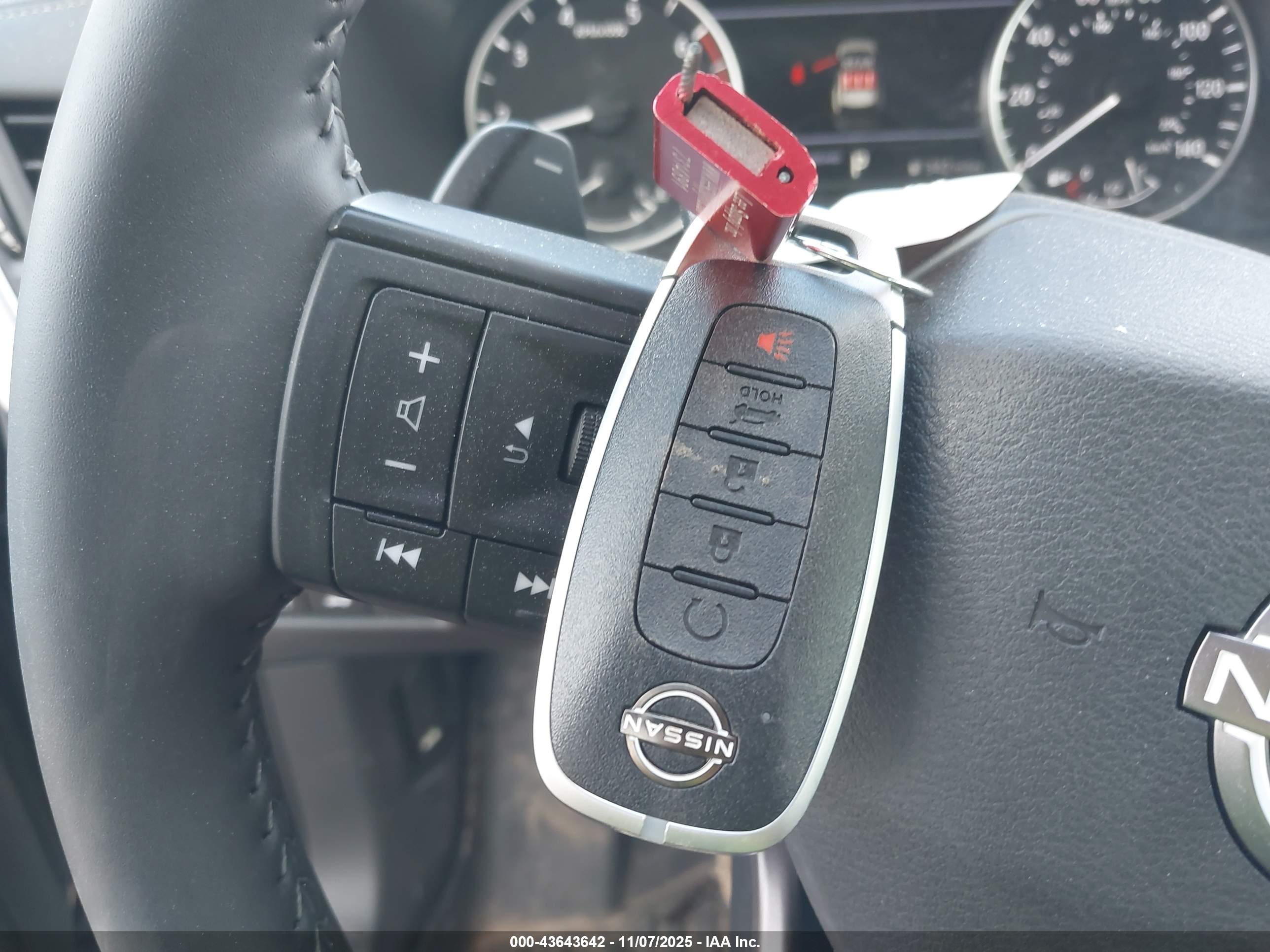 NISSAN ROGUE image 11