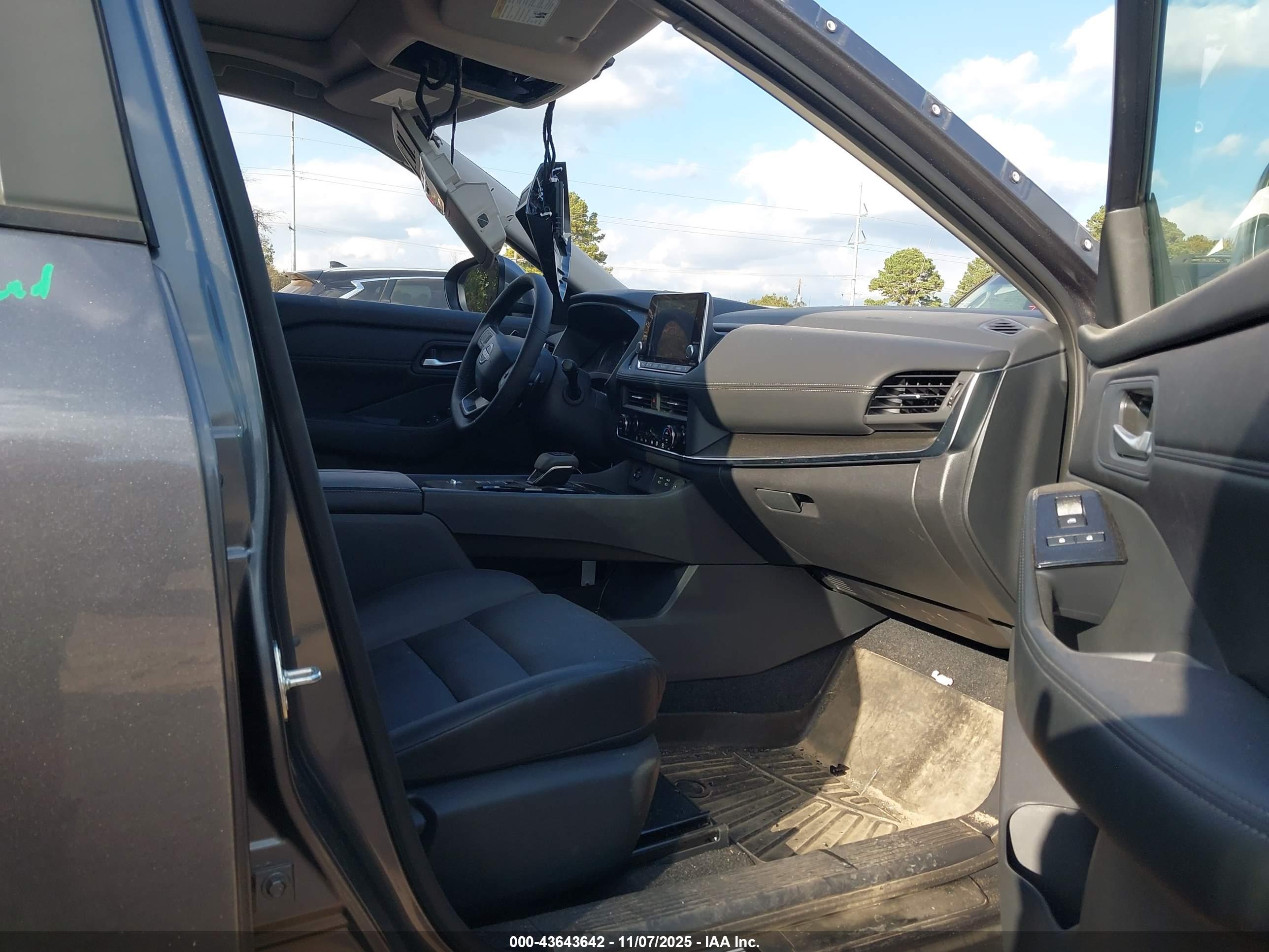 NISSAN ROGUE image 5