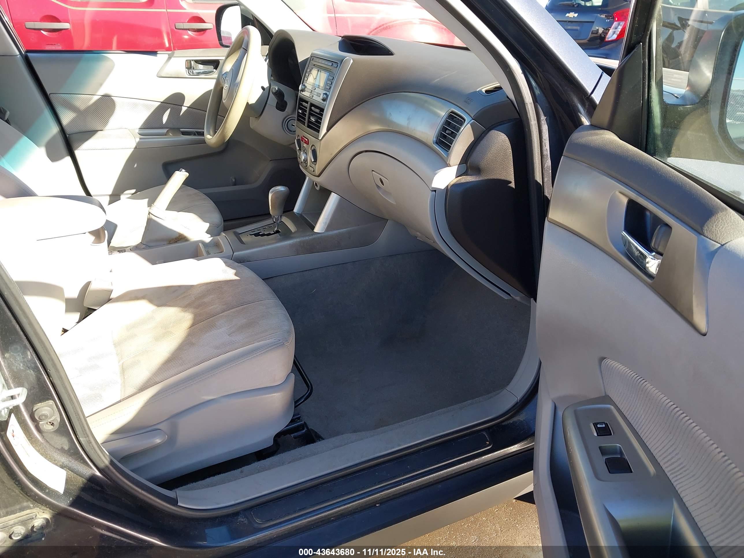 SUBARU FORESTER image 5