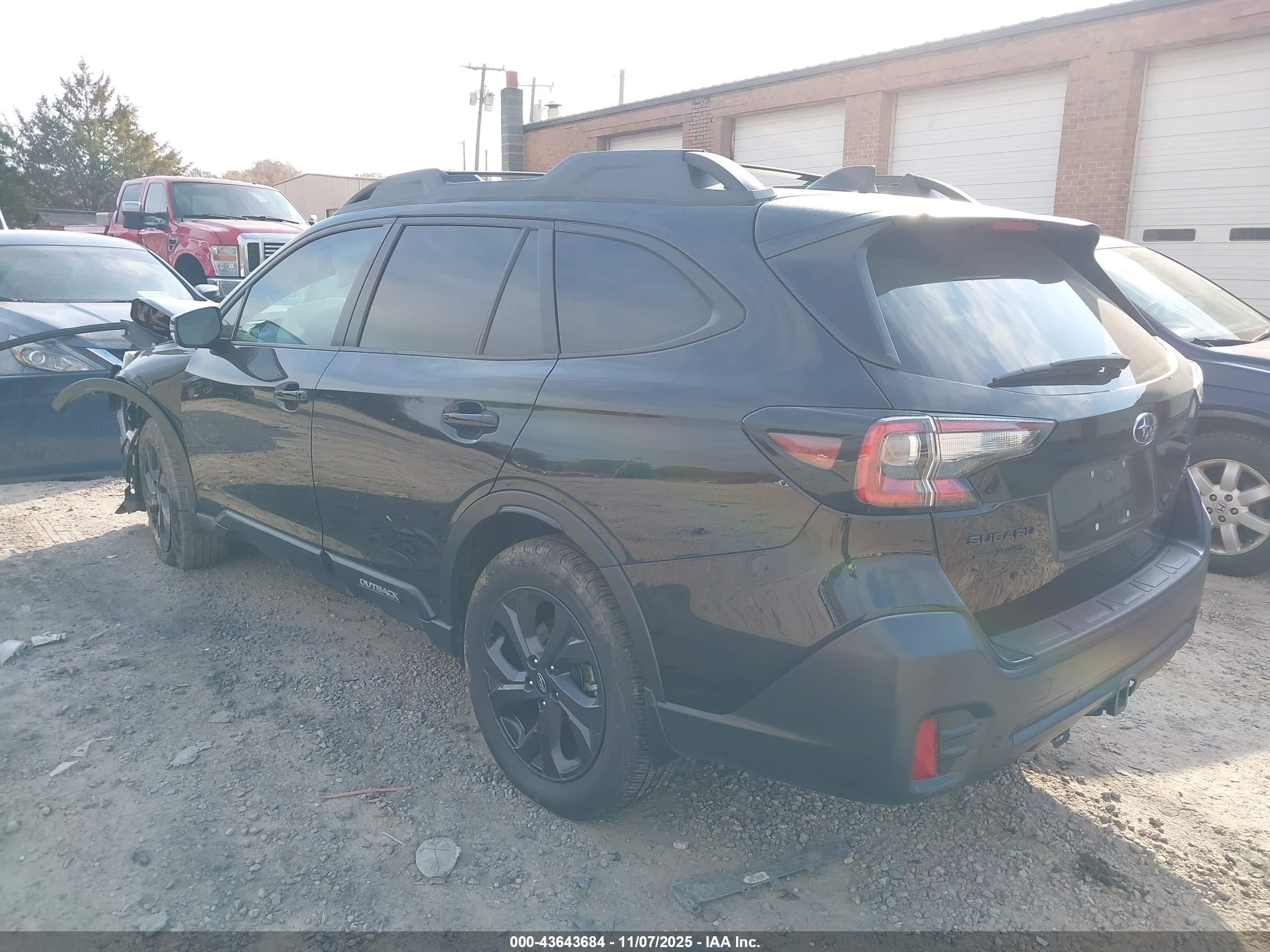 SUBARU OUTBACK image 3