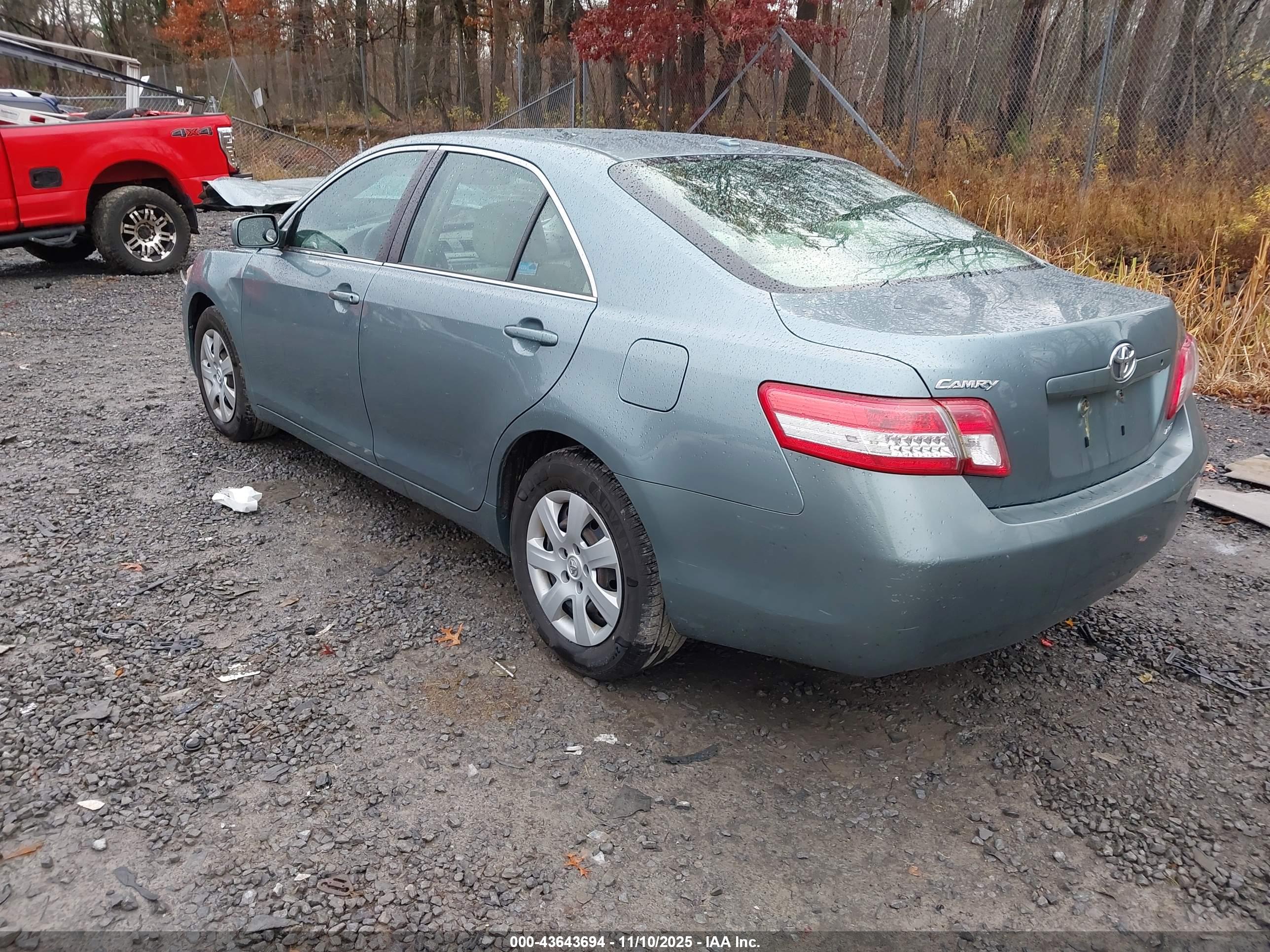 TOYOTA CAMRY image 3
