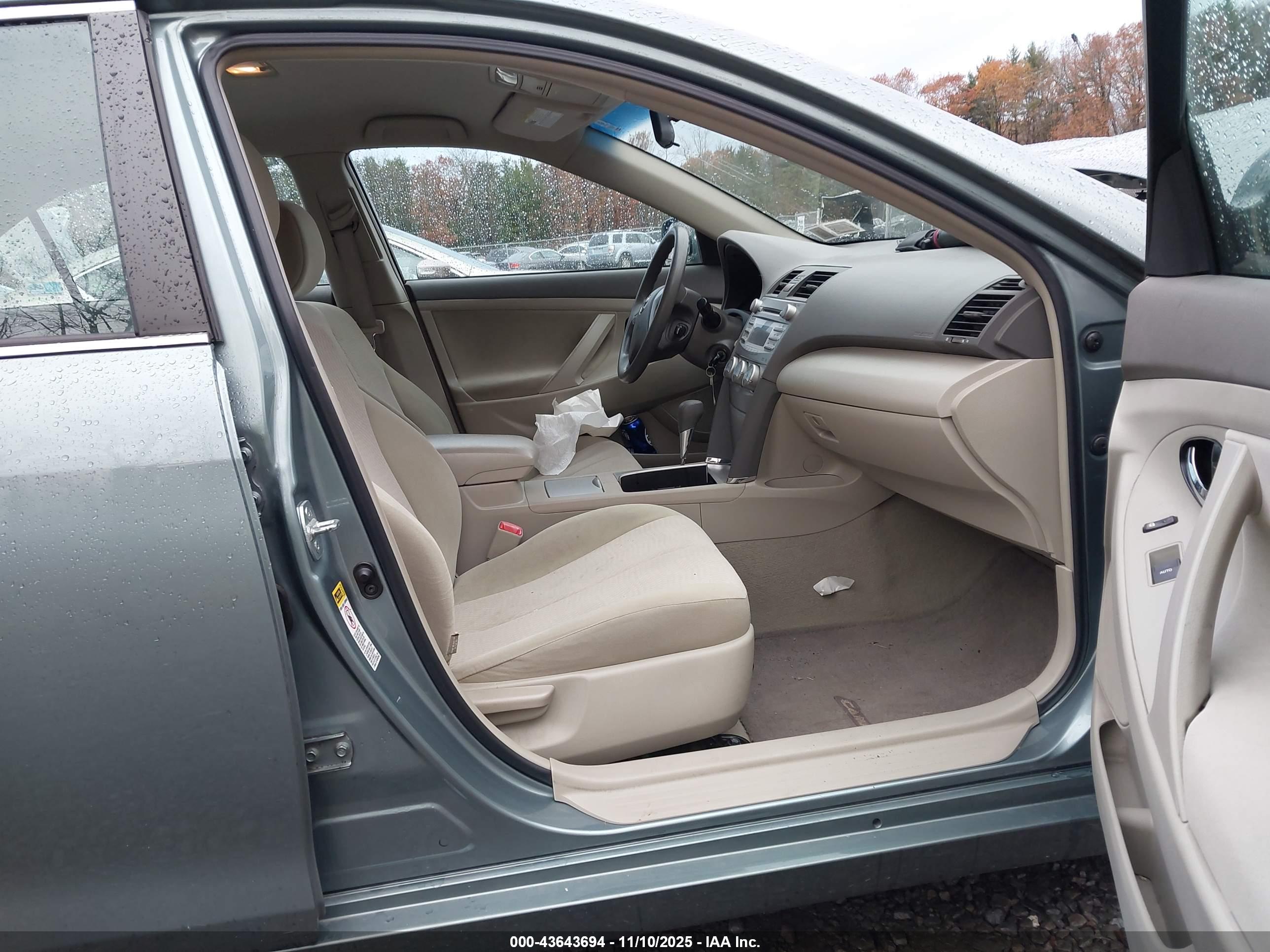 TOYOTA CAMRY image 5
