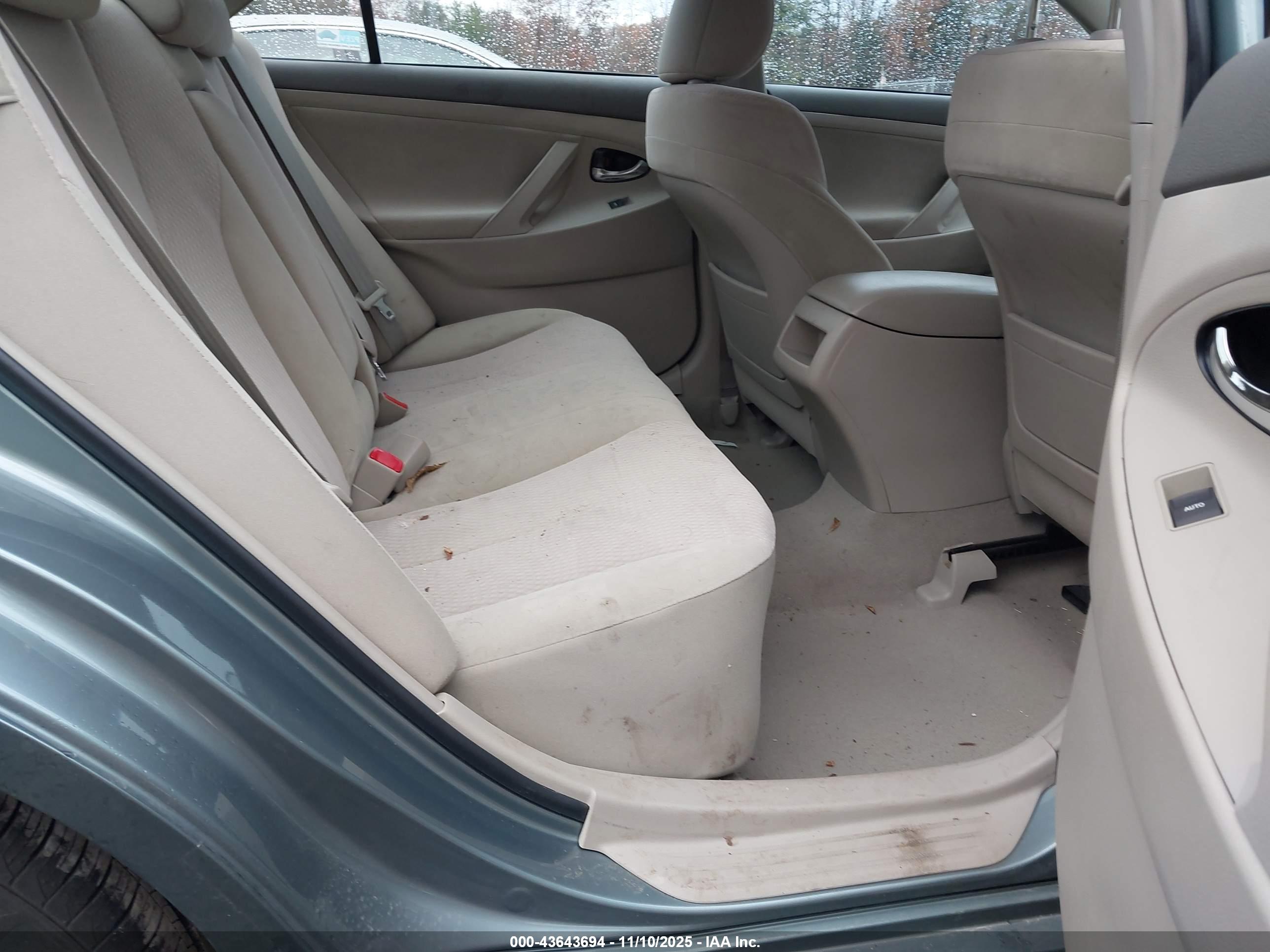 TOYOTA CAMRY image 8