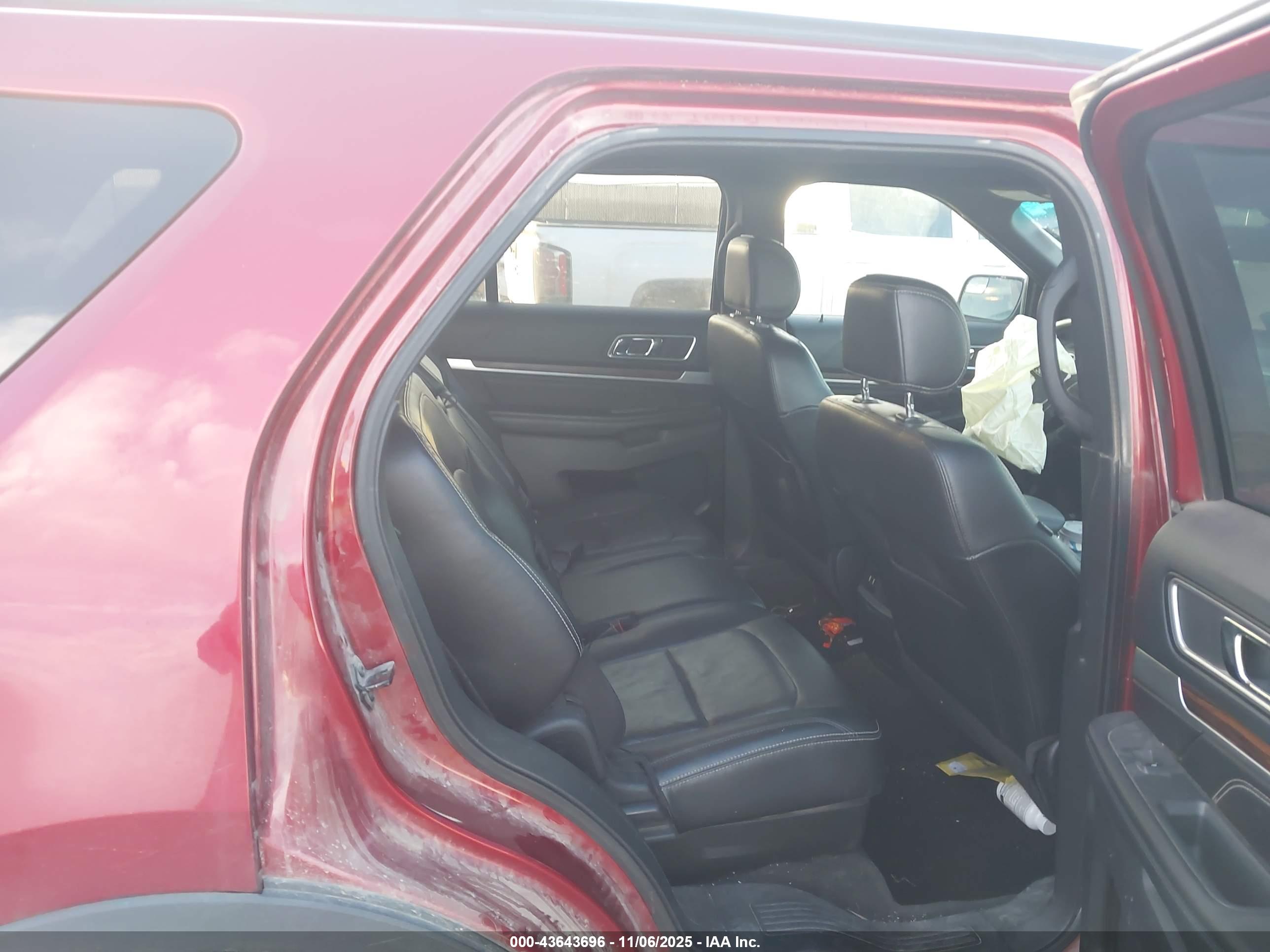 FORD EXPLORER image 8