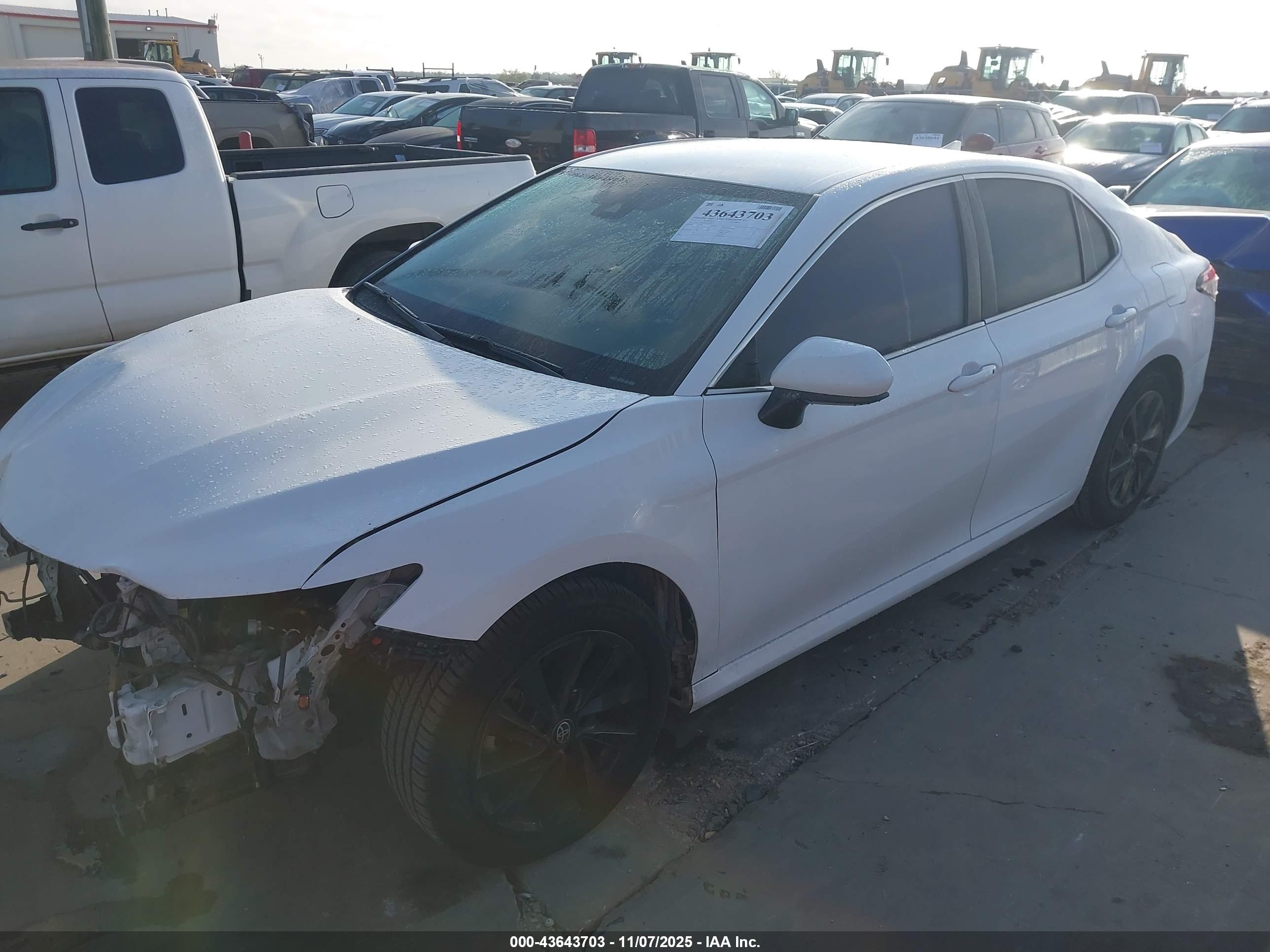 TOYOTA CAMRY image 2