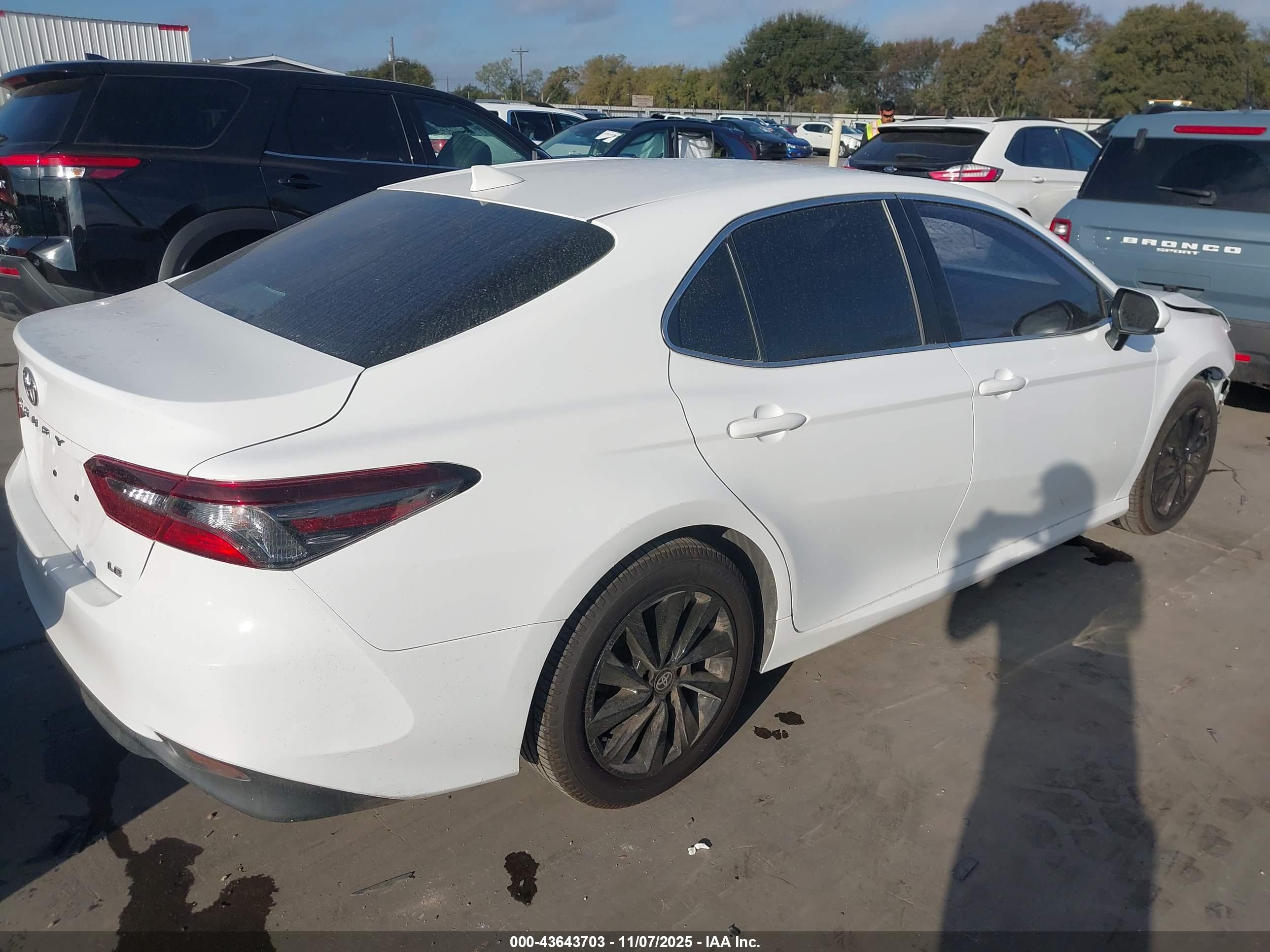 TOYOTA CAMRY image 4