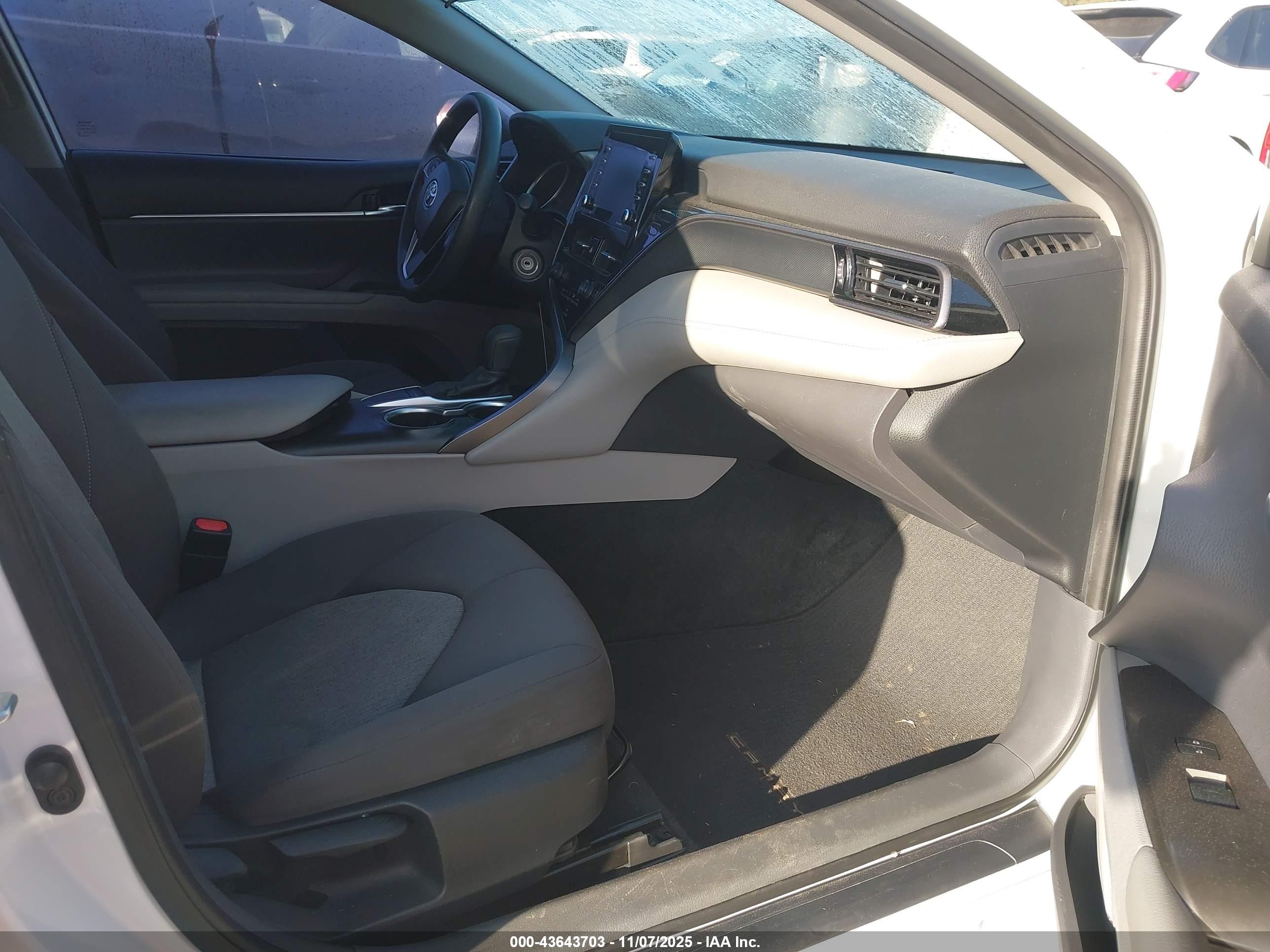 TOYOTA CAMRY image 5