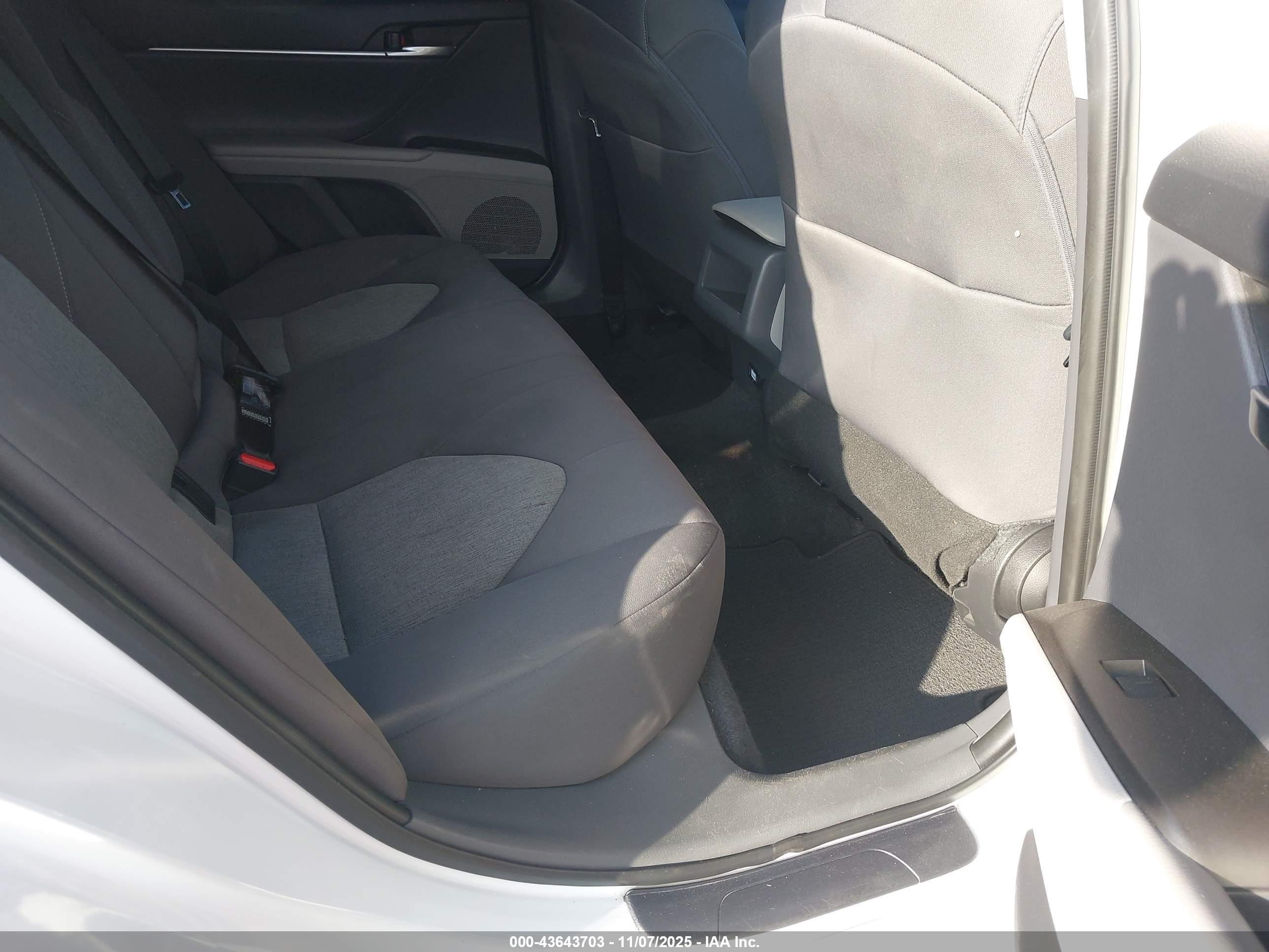 TOYOTA CAMRY image 8