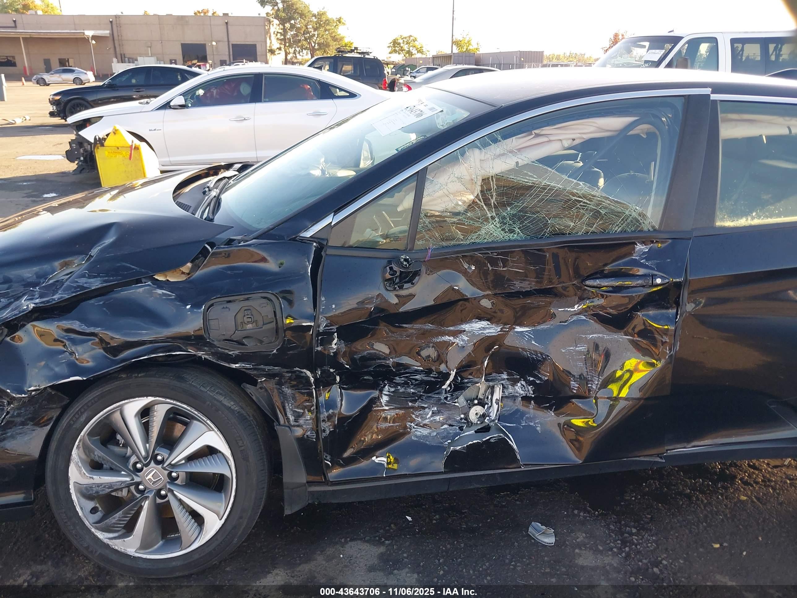 HONDA CLARITY image 6