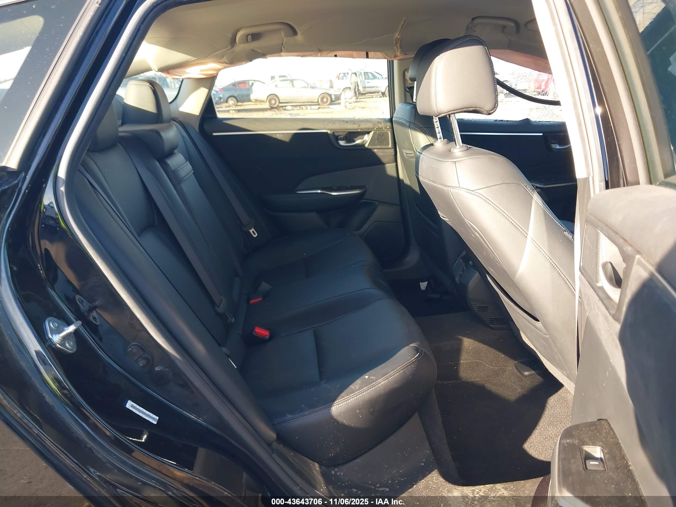 HONDA CLARITY image 8