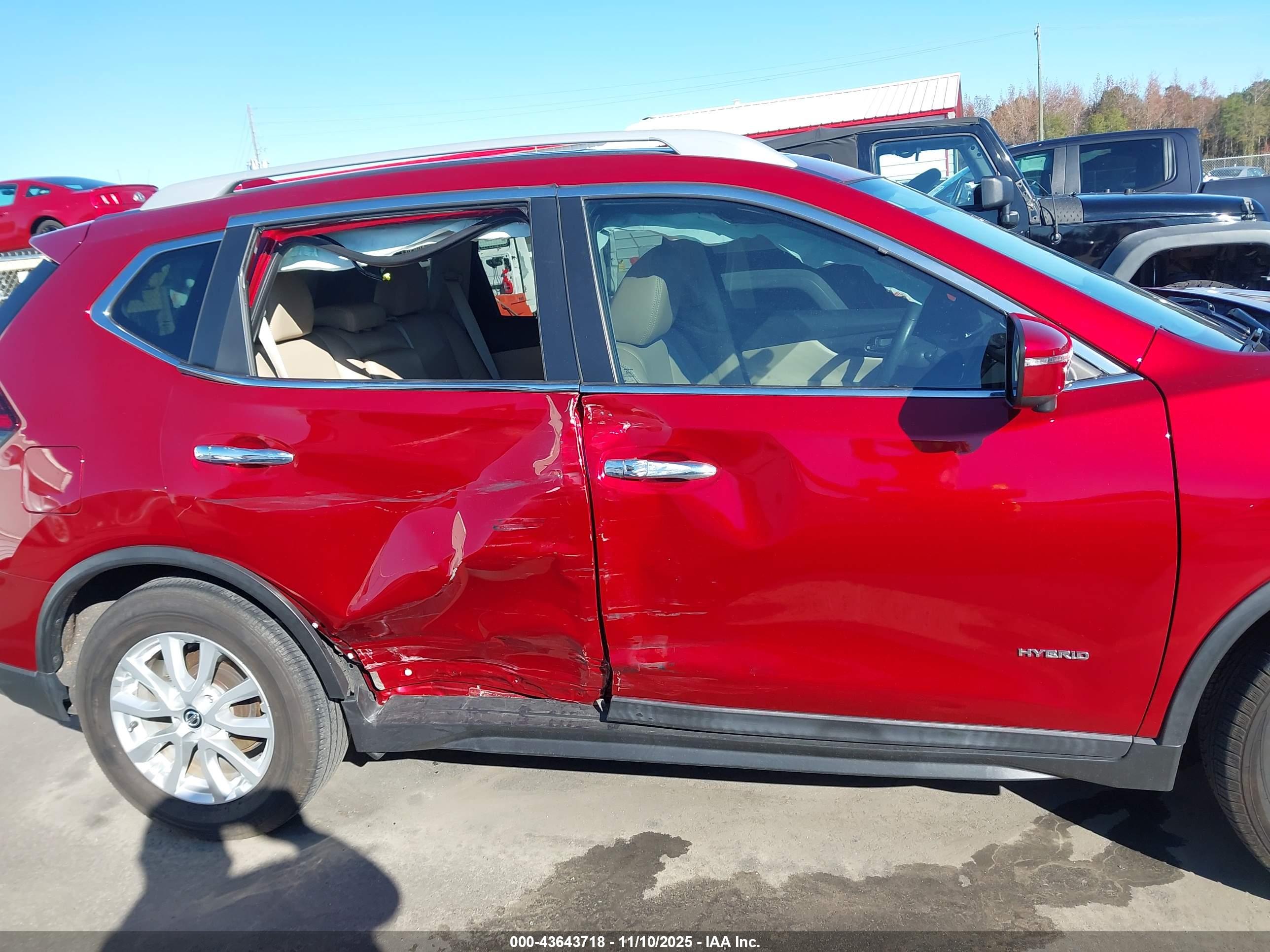 NISSAN ROGUE image 6
