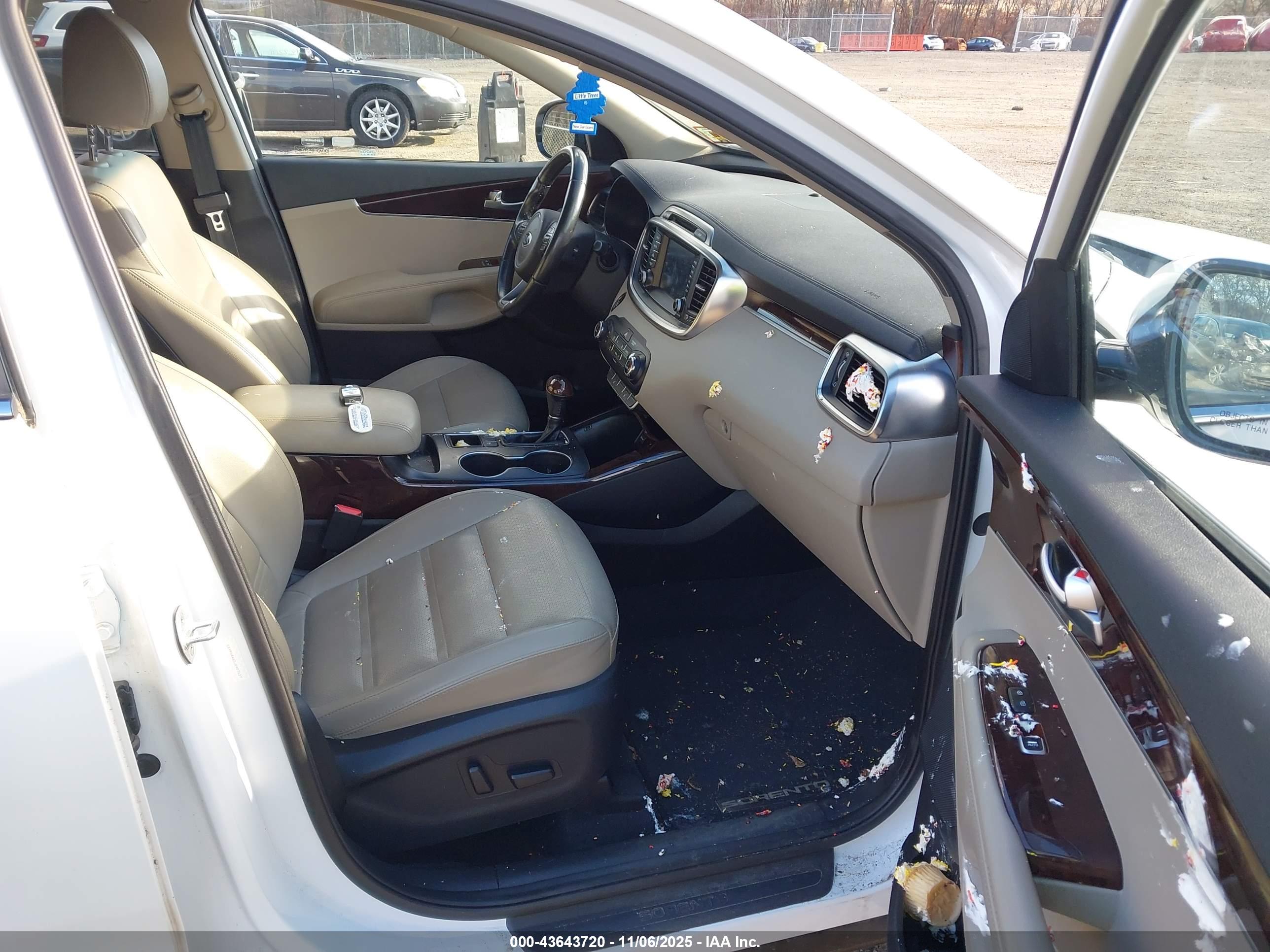 KIA SORENTO image 5