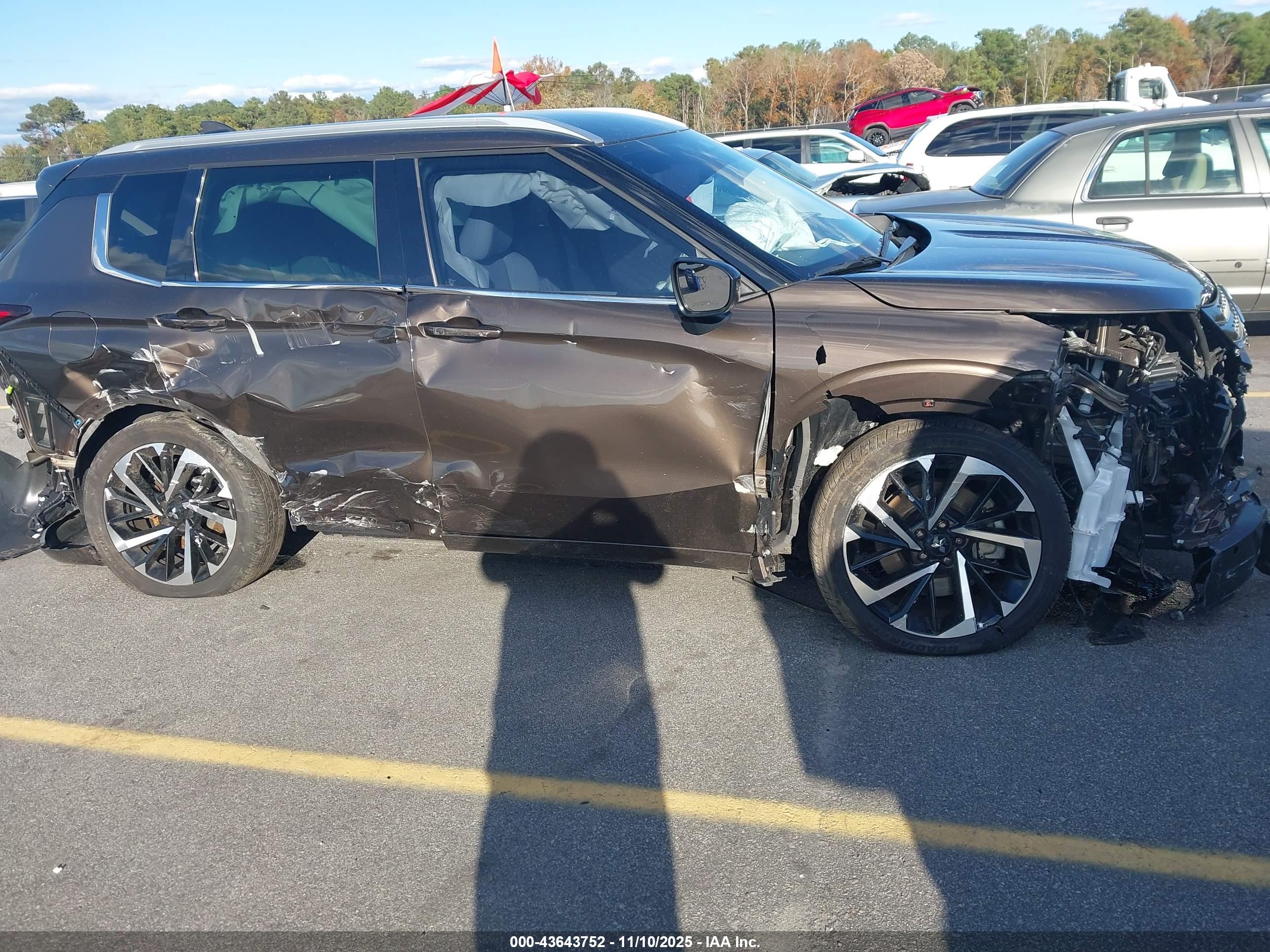 MITSUBISHI OUTLANDER image 6