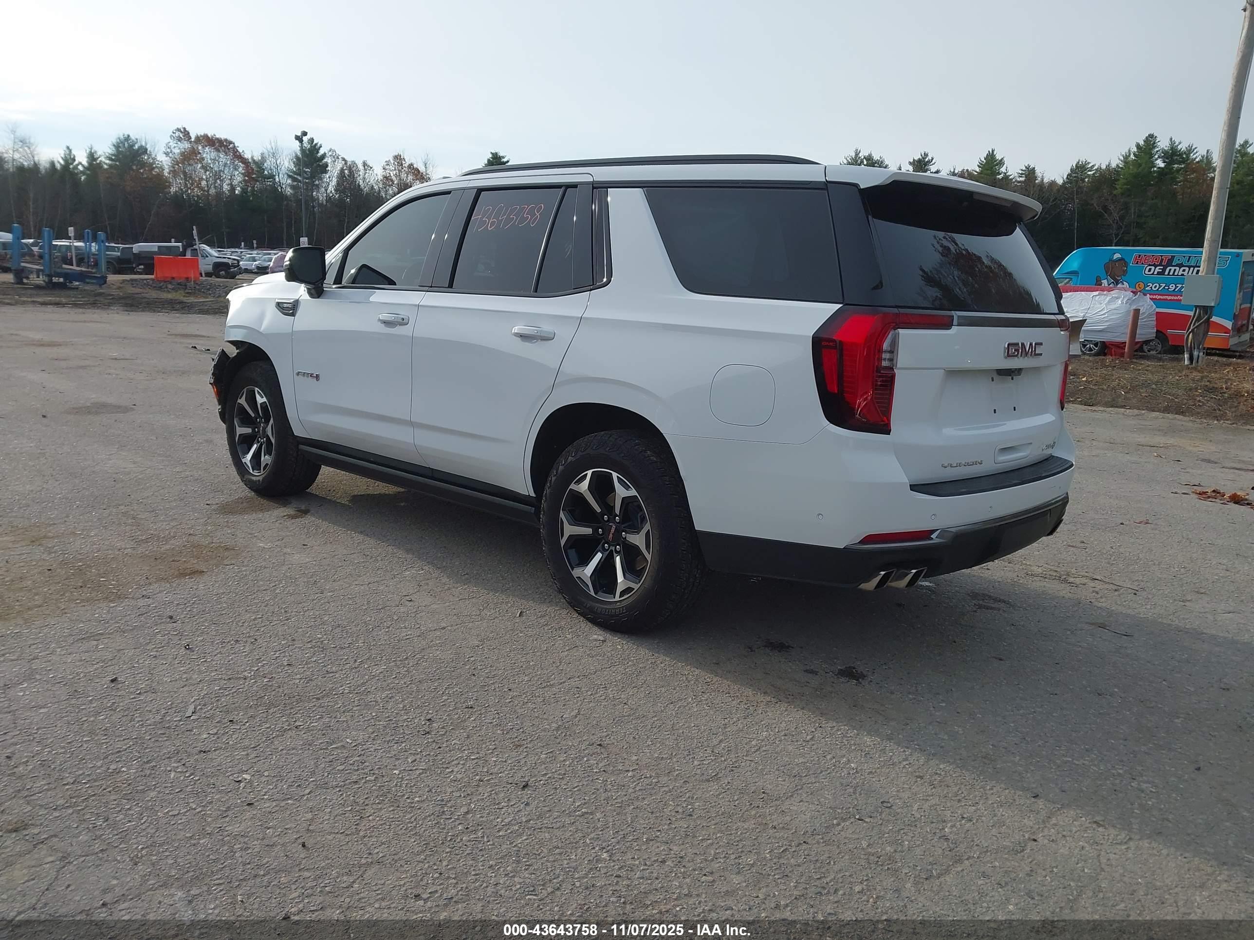 GMC YUKON image 3