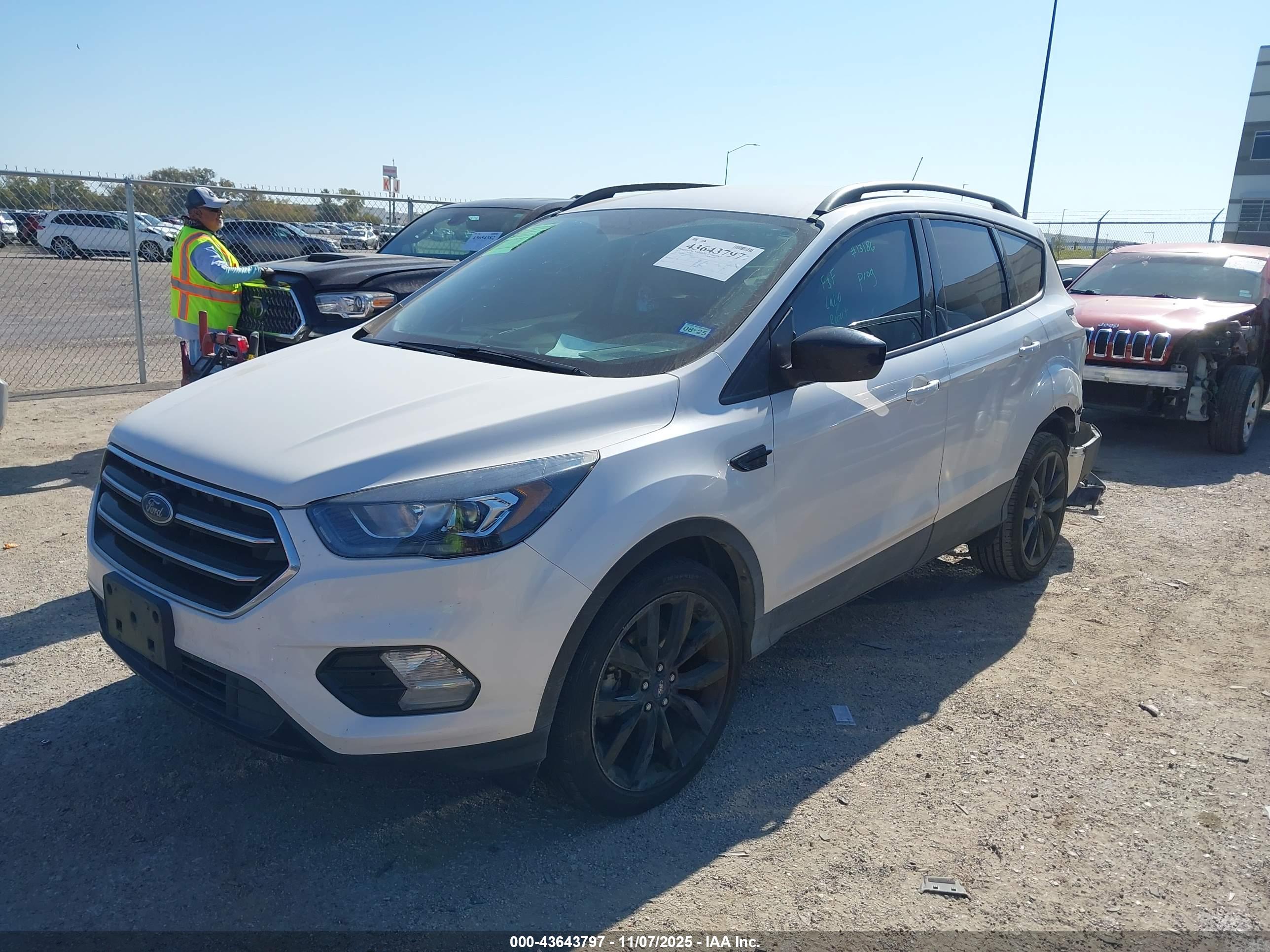 FORD ESCAPE image 2
