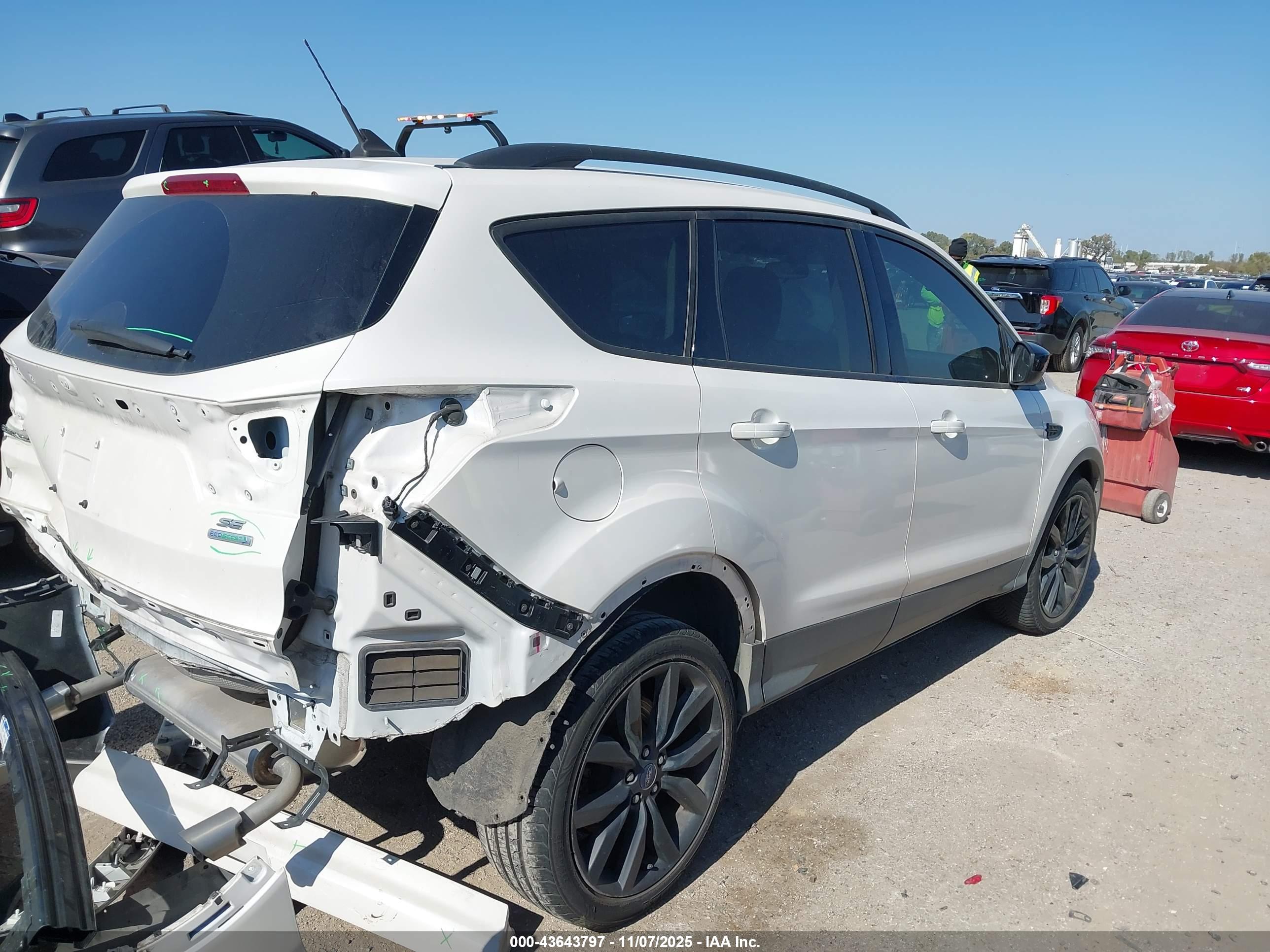 FORD ESCAPE image 4