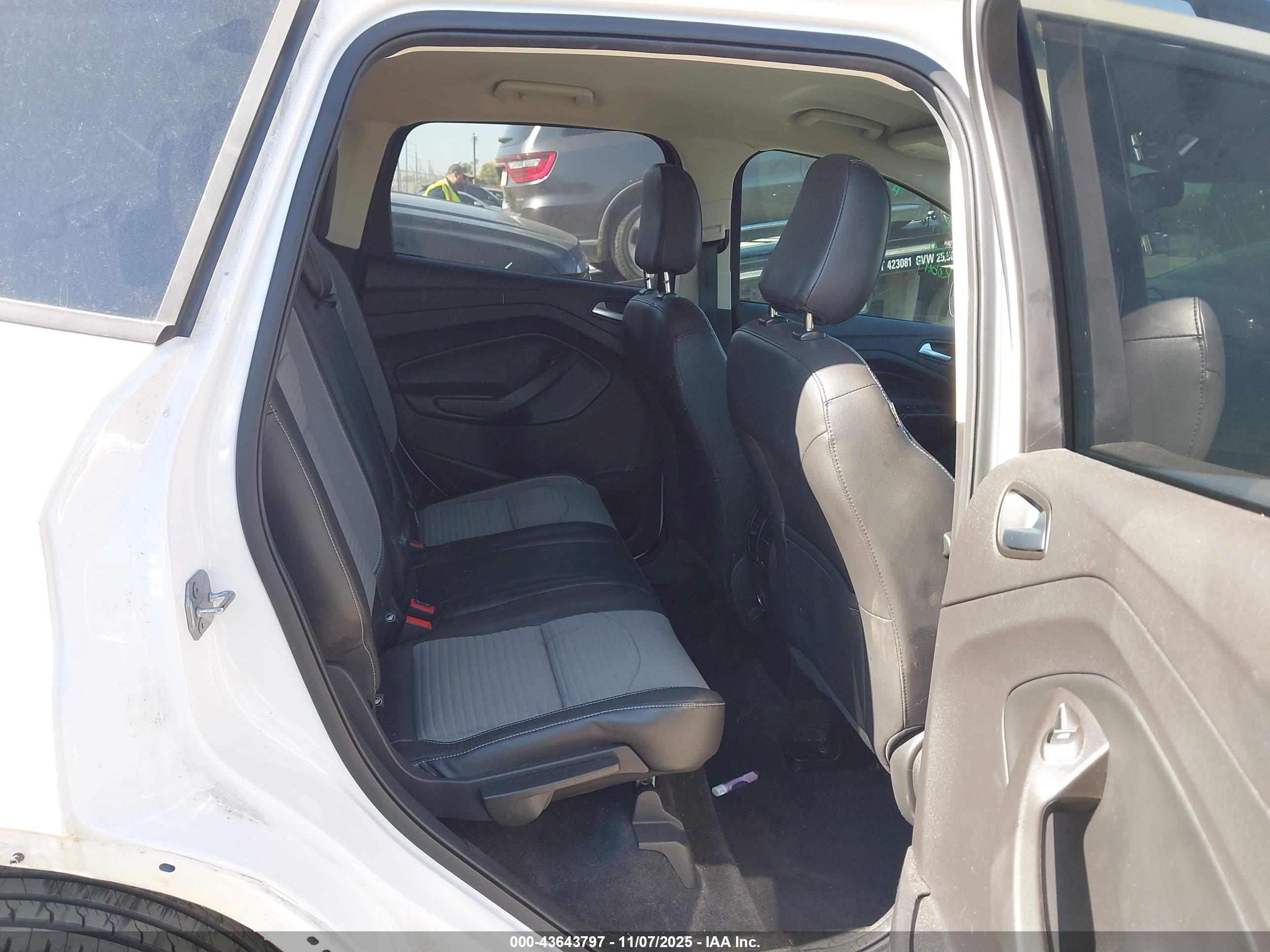 FORD ESCAPE image 8