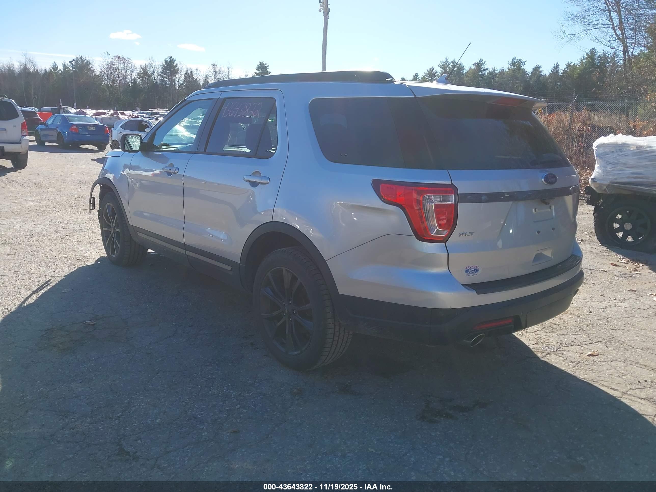 FORD EXPLORER image 3