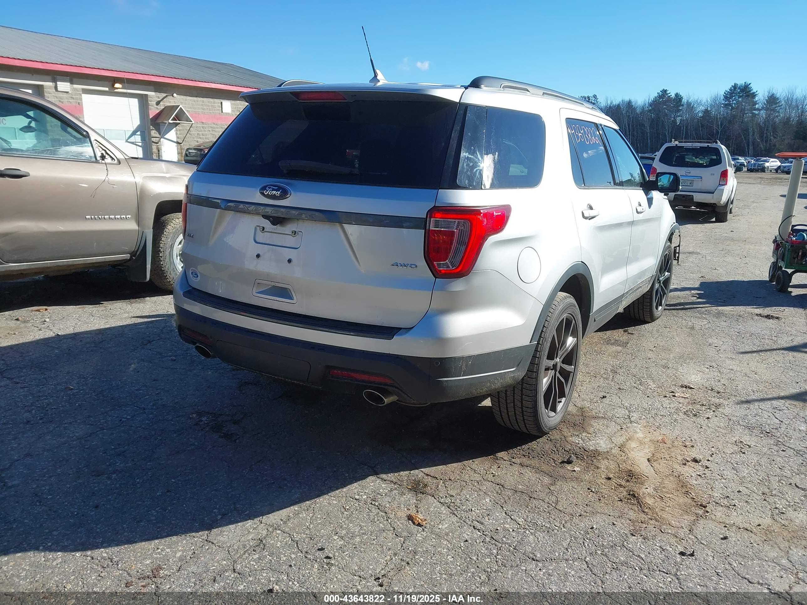 FORD EXPLORER image 4