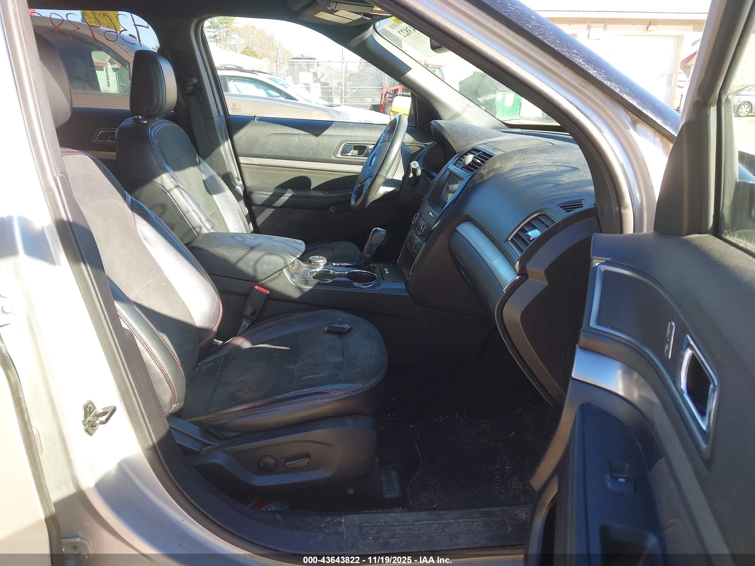 FORD EXPLORER image 5