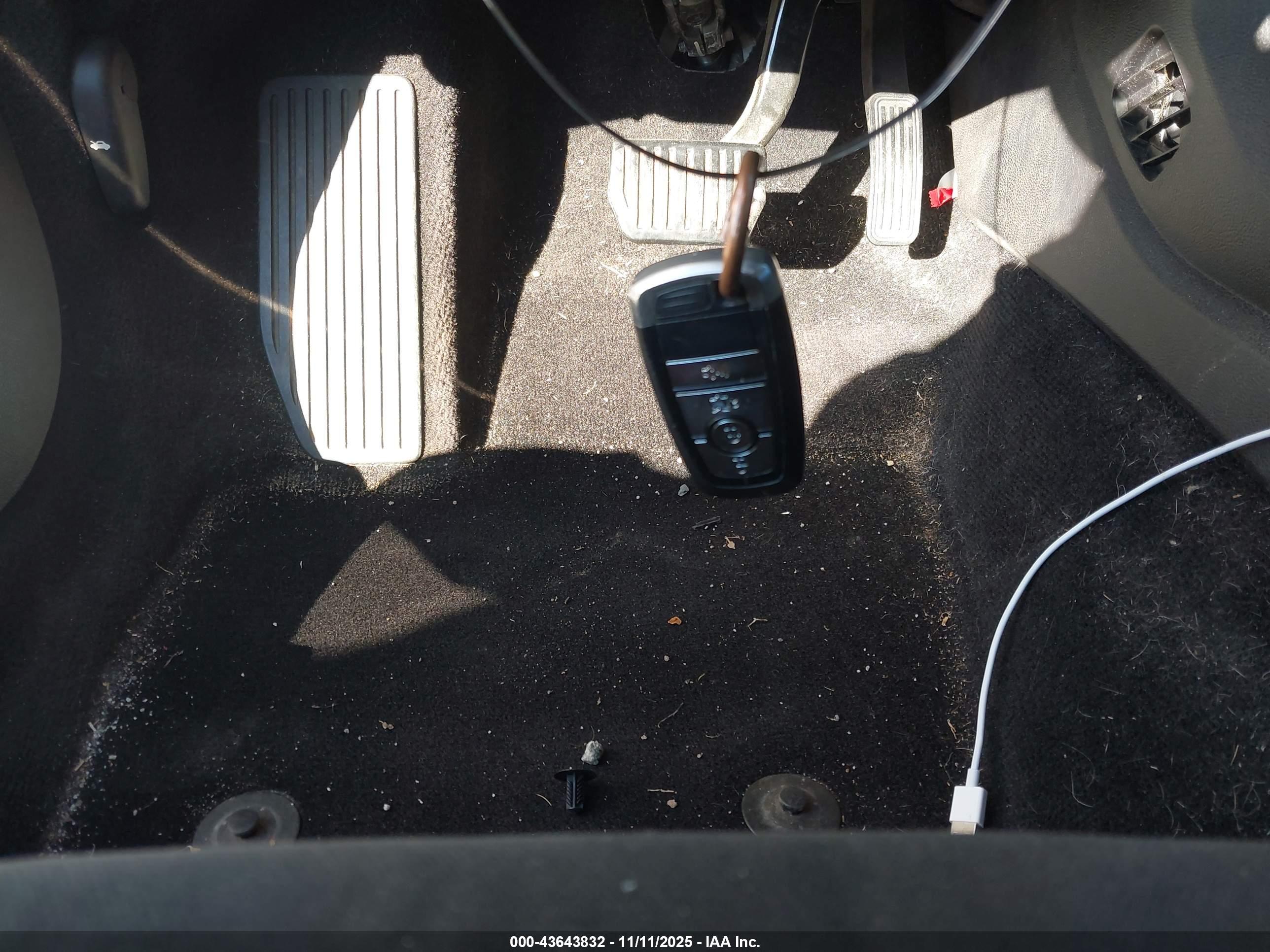 FORD FUSION image 11