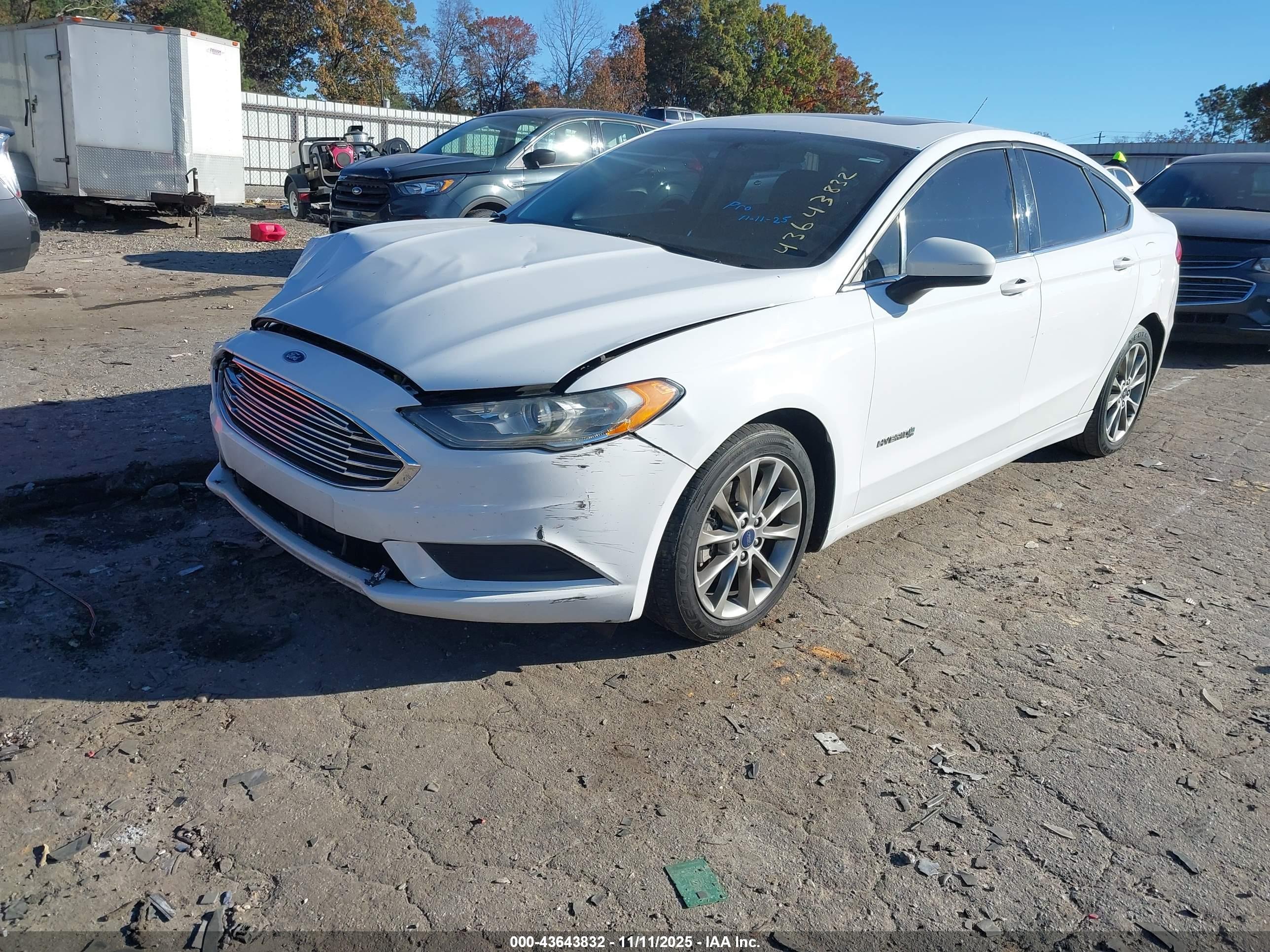FORD FUSION image 2