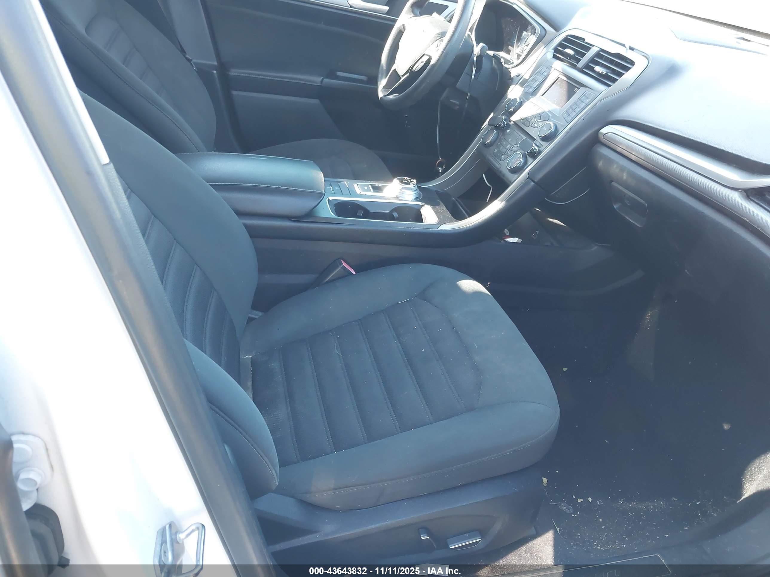 FORD FUSION image 5