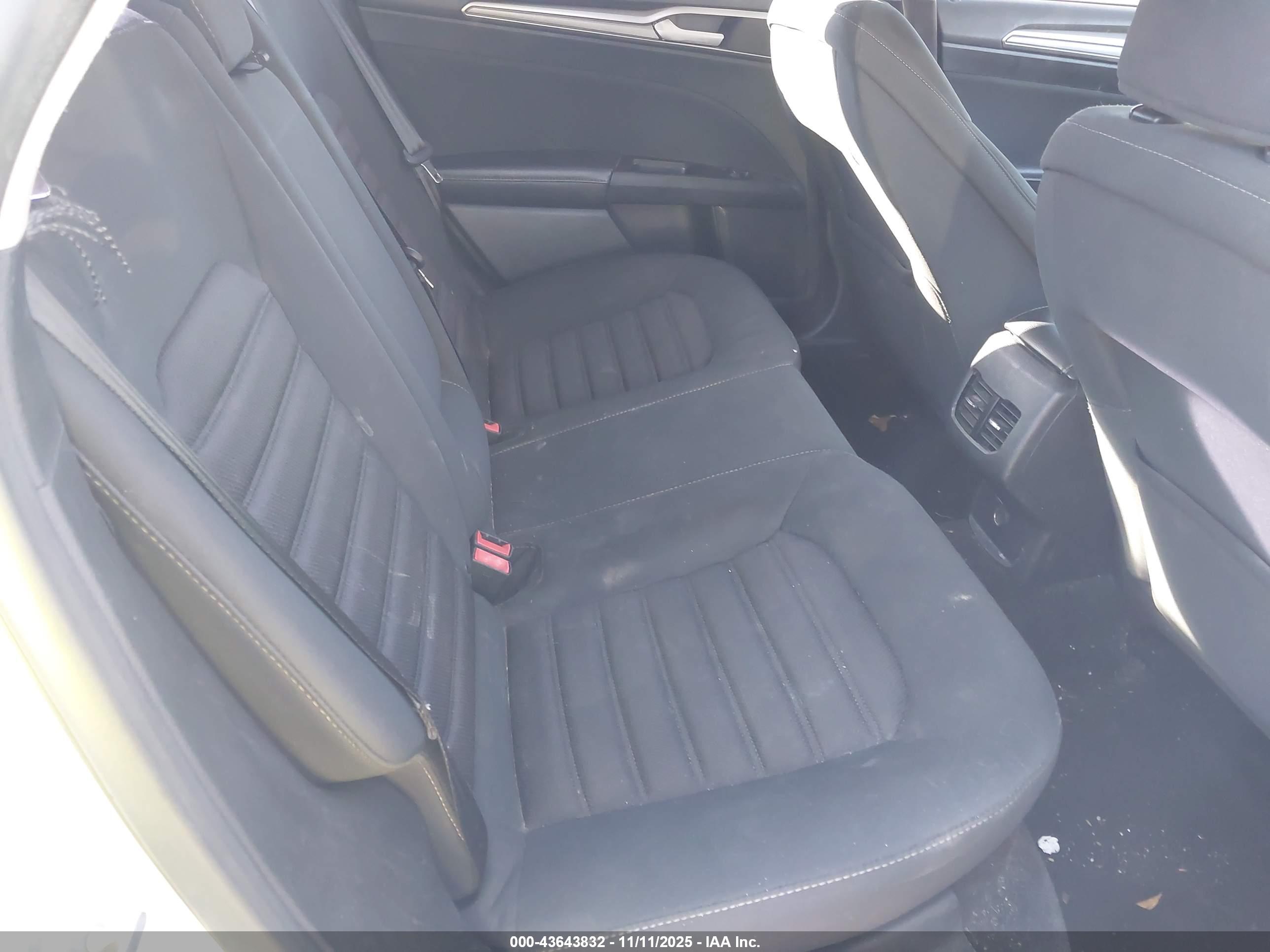 FORD FUSION image 8