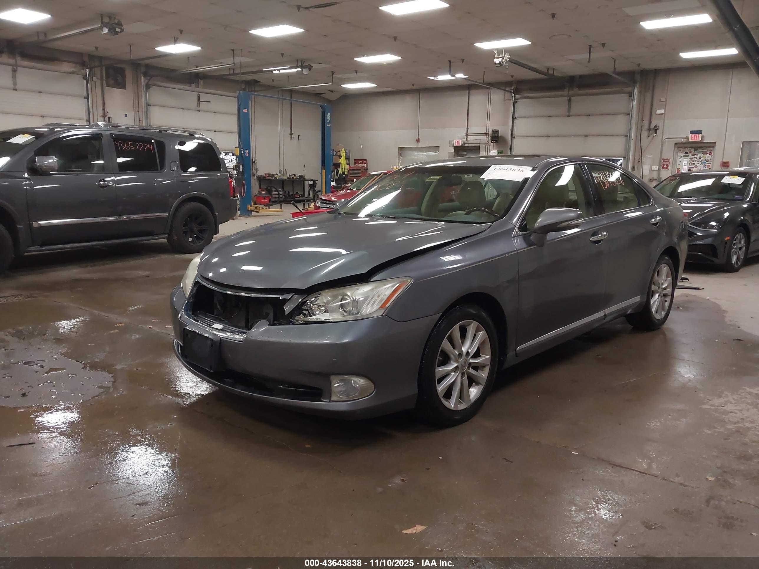 LEXUS ES image 2
