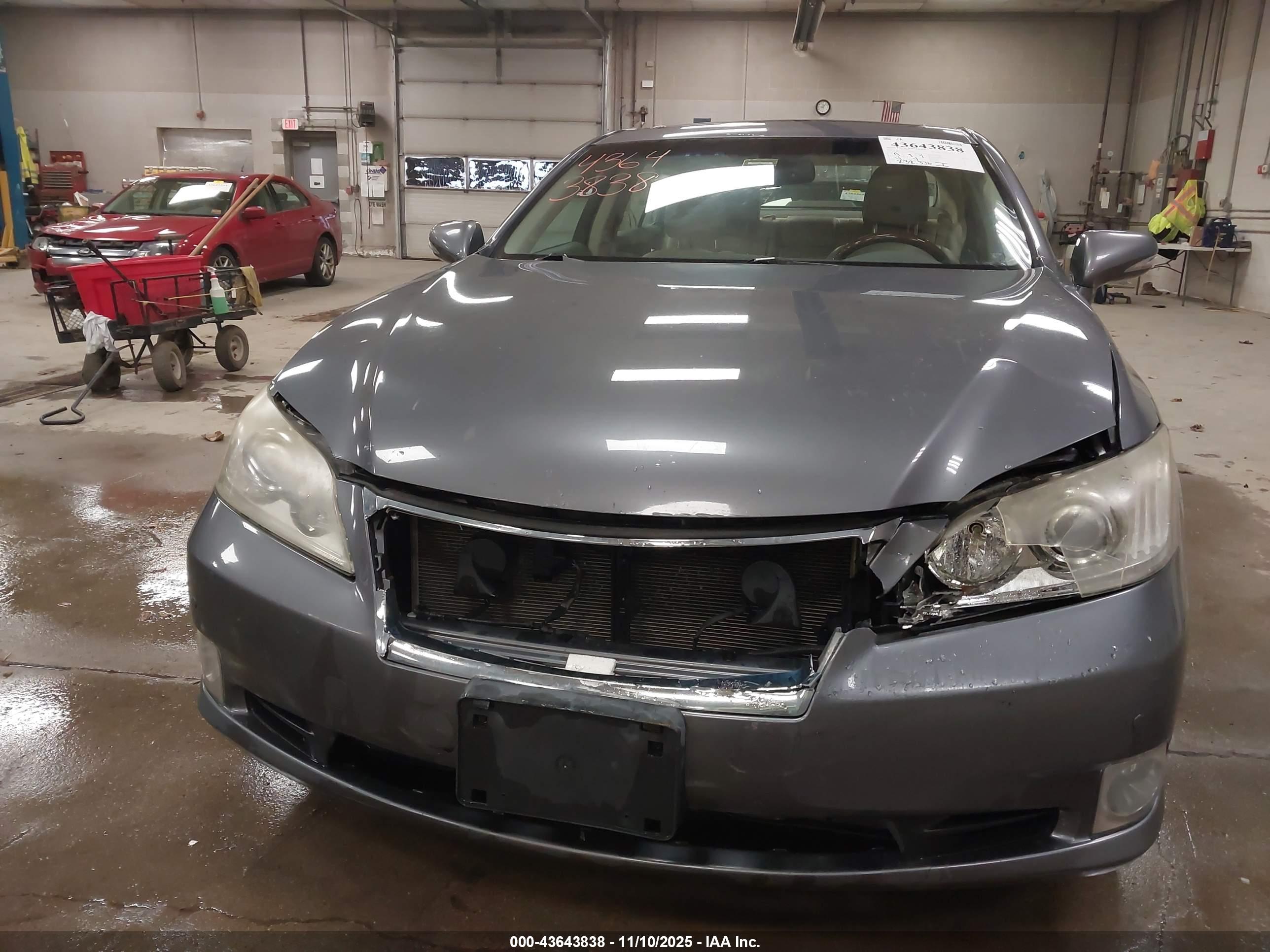 LEXUS ES image 6