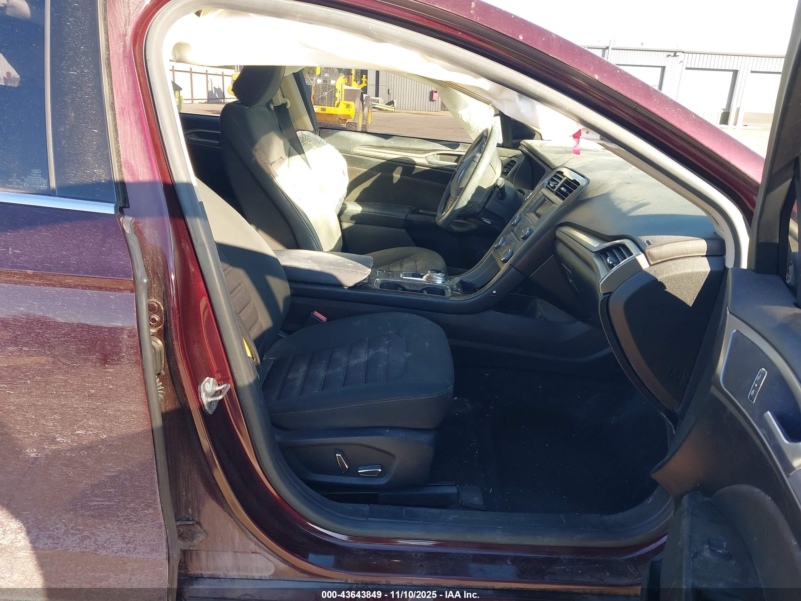 FORD FUSION image 5