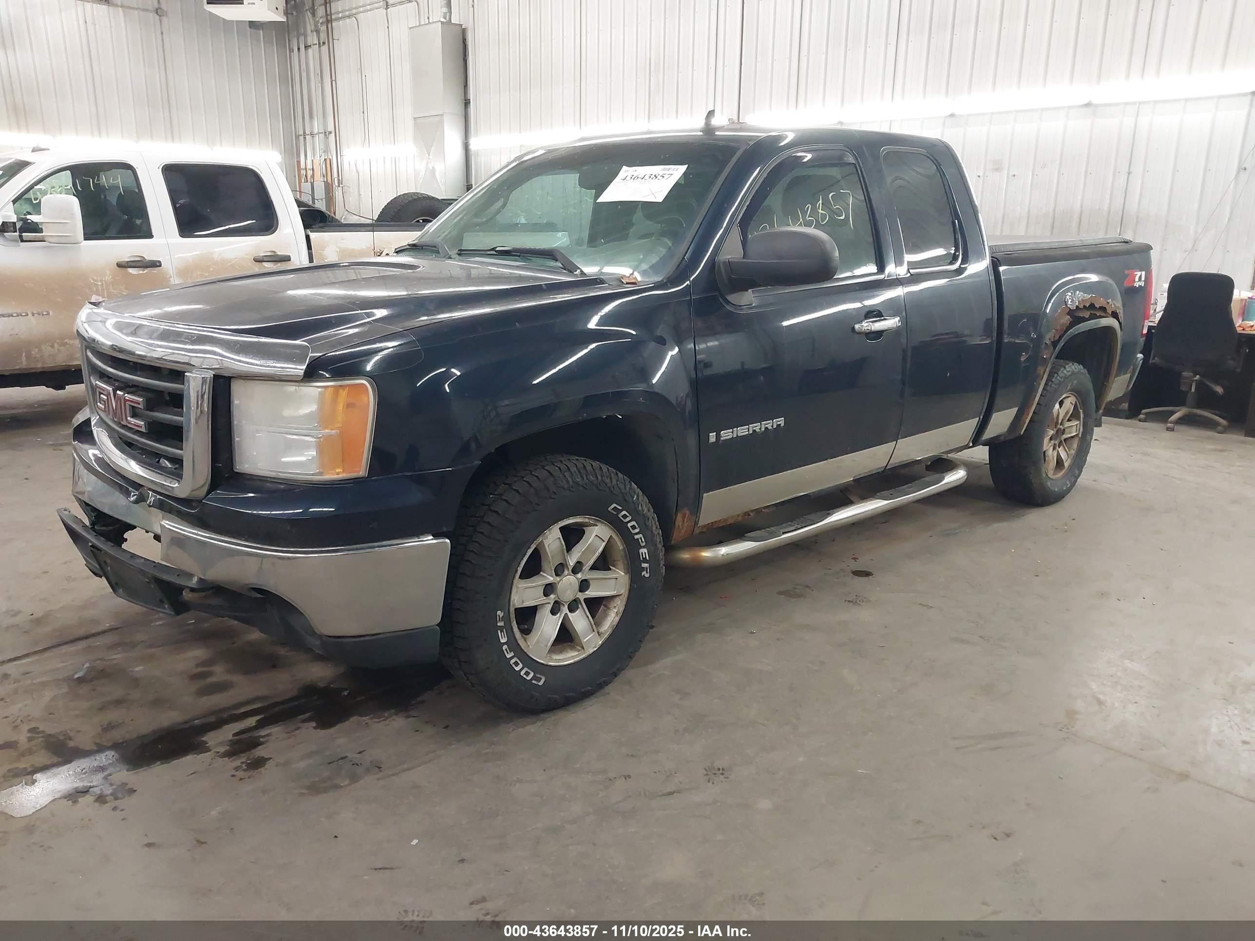 GMC SIERRA image 2