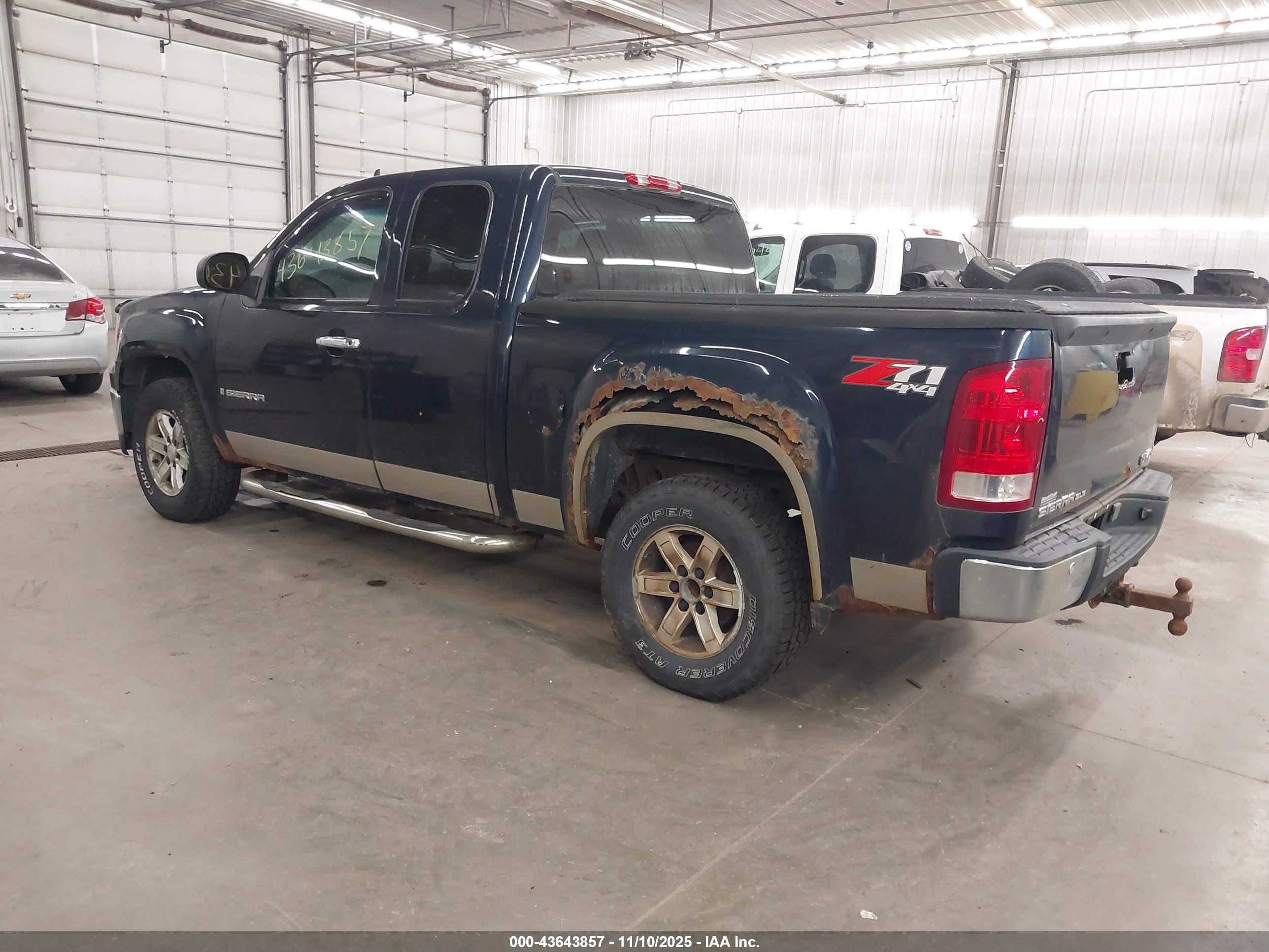 GMC SIERRA image 3