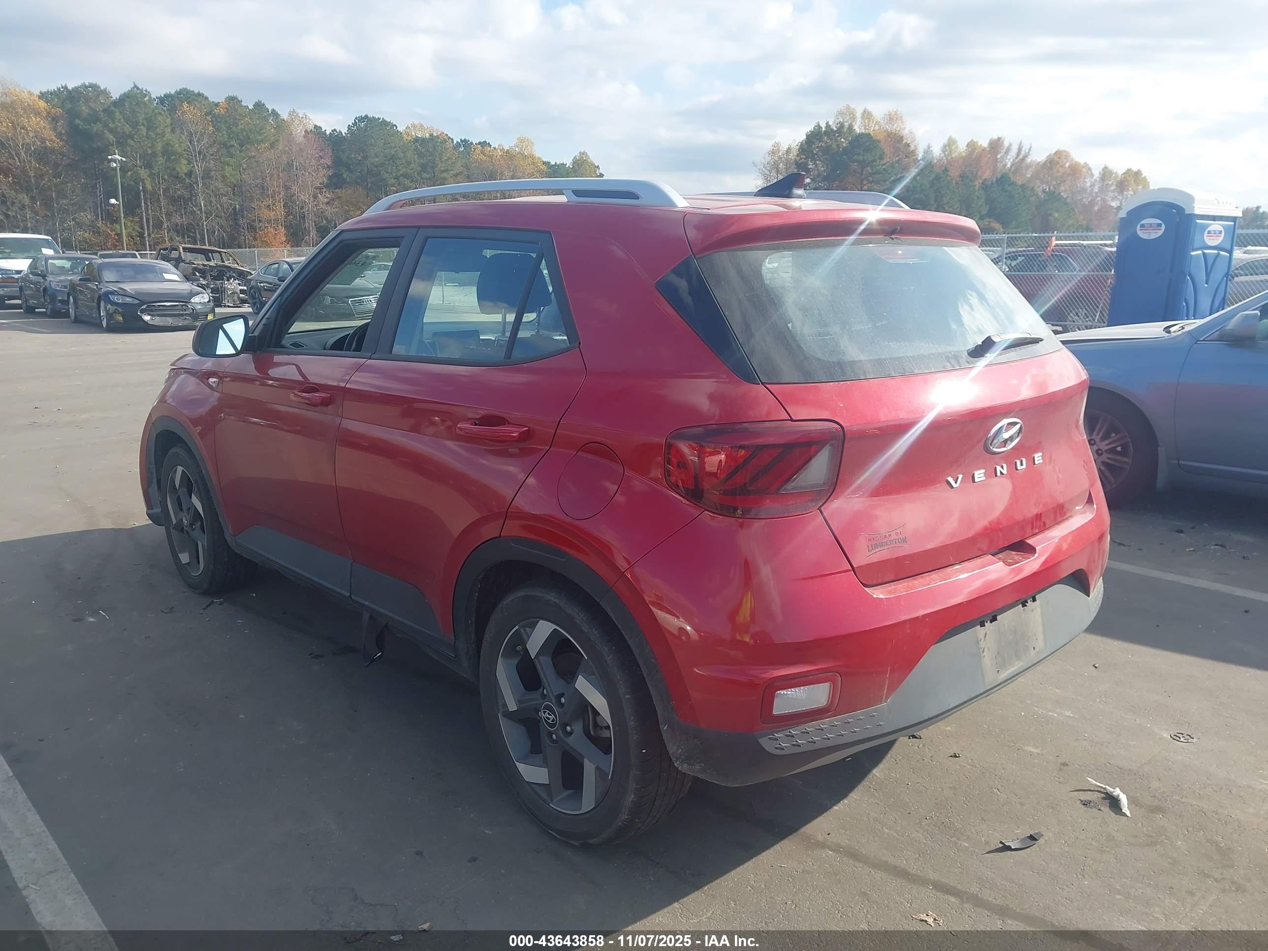 HYUNDAI VENUE image 3