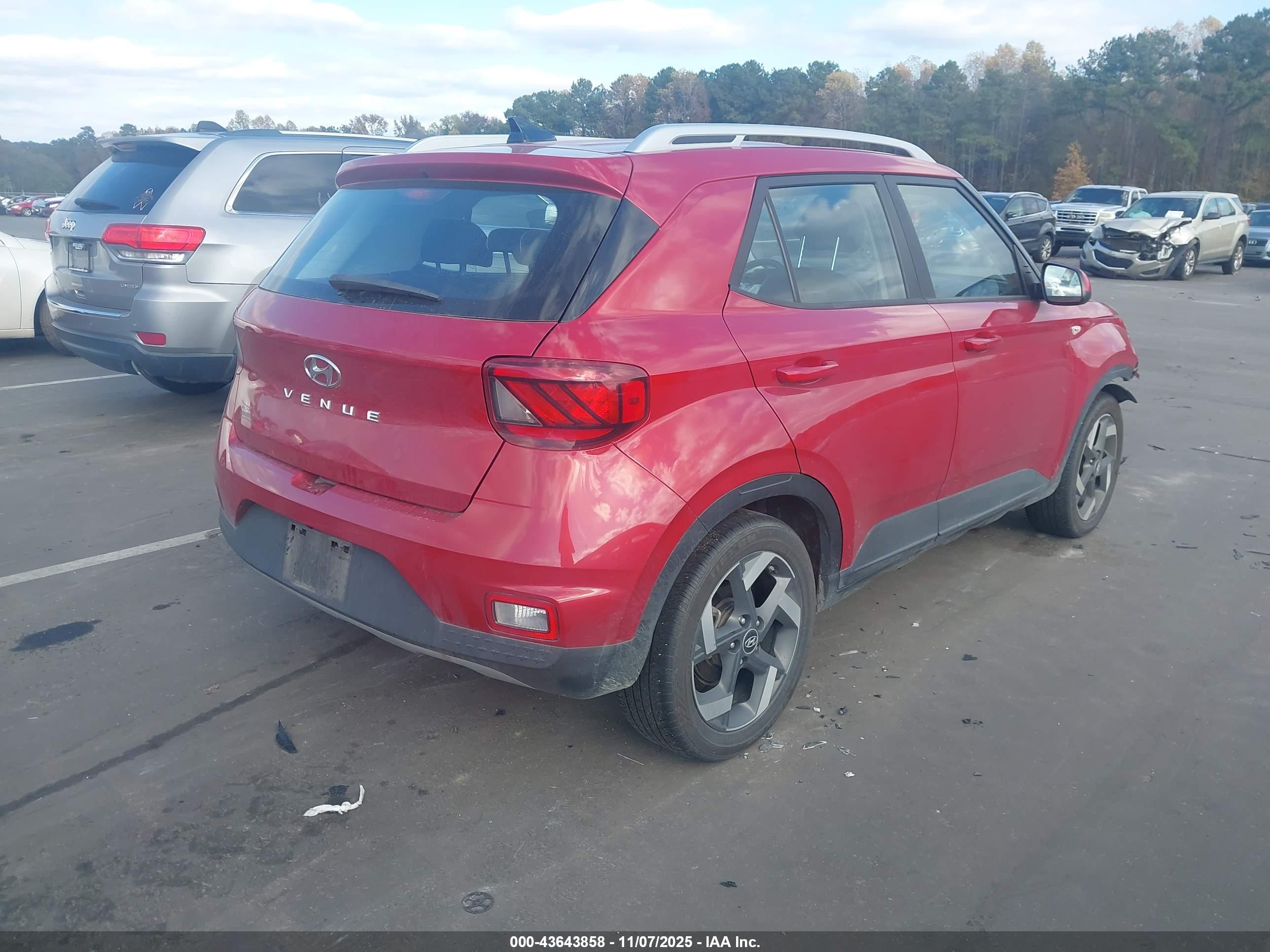 HYUNDAI VENUE image 4