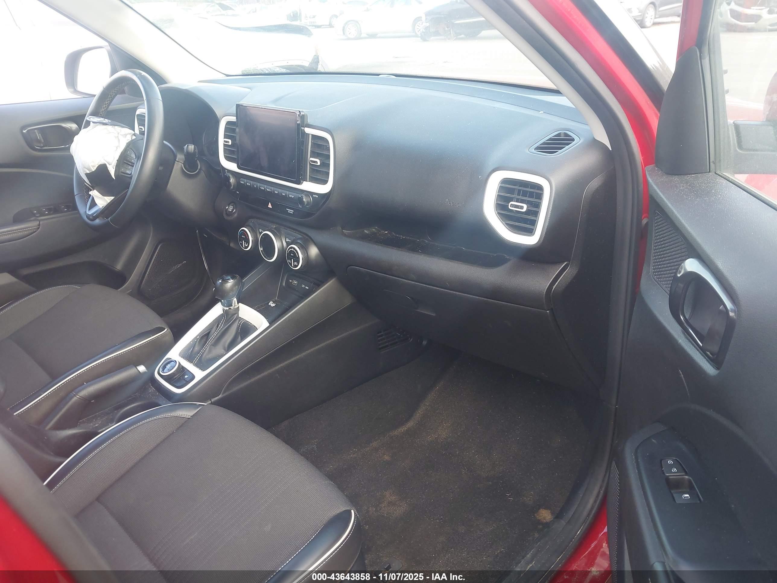 HYUNDAI VENUE image 5