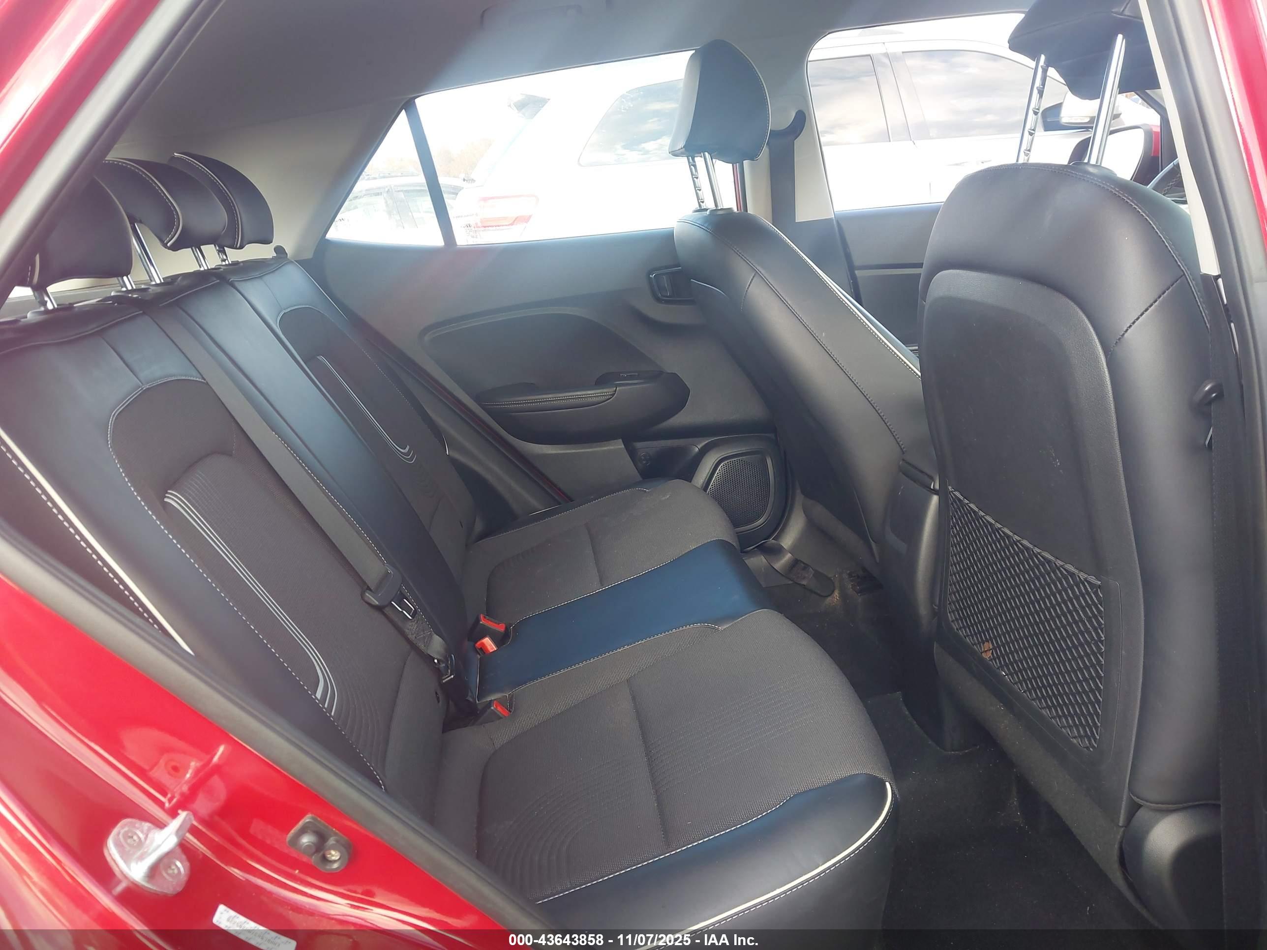 HYUNDAI VENUE image 8