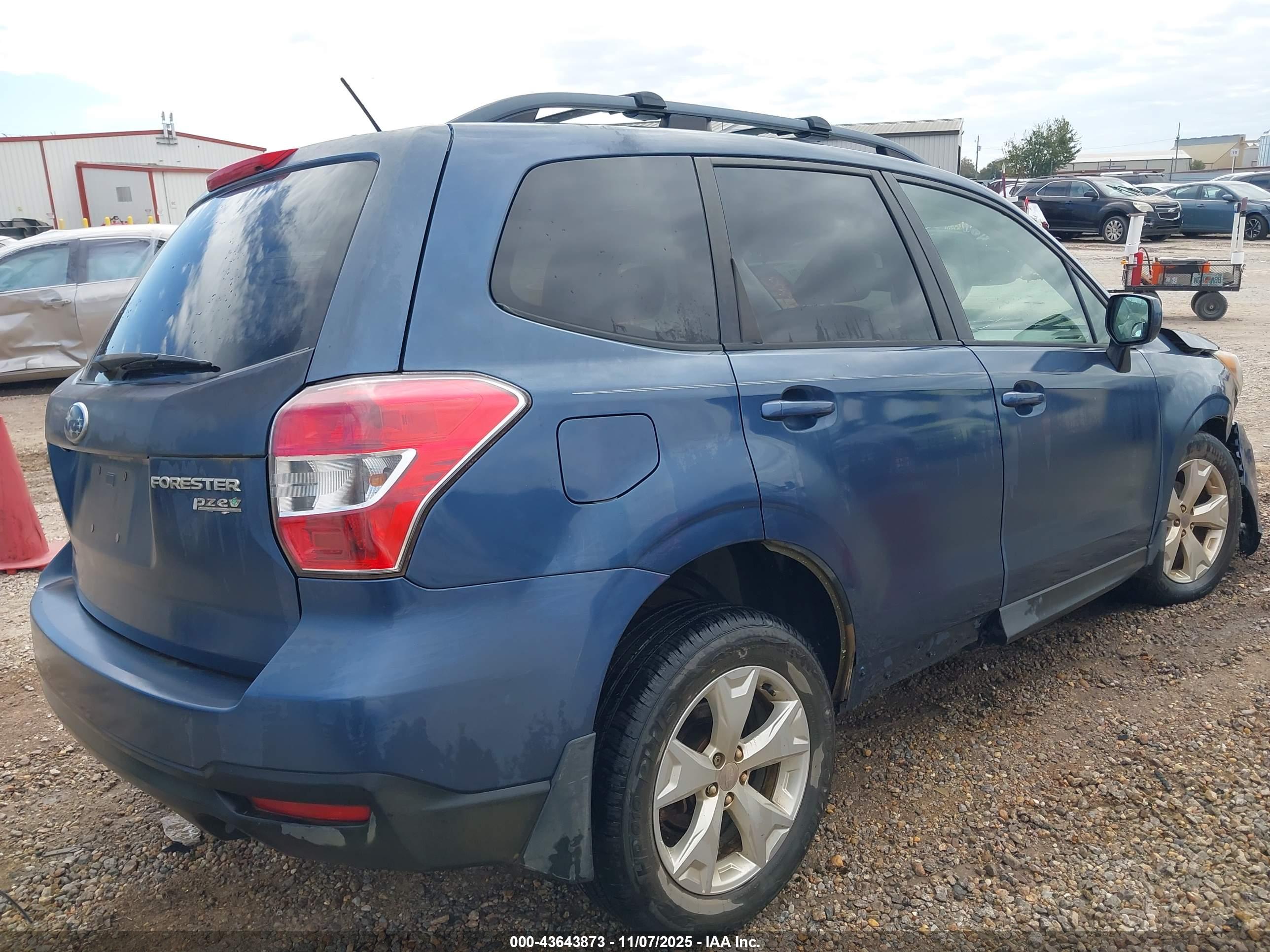 SUBARU FORESTER image 4
