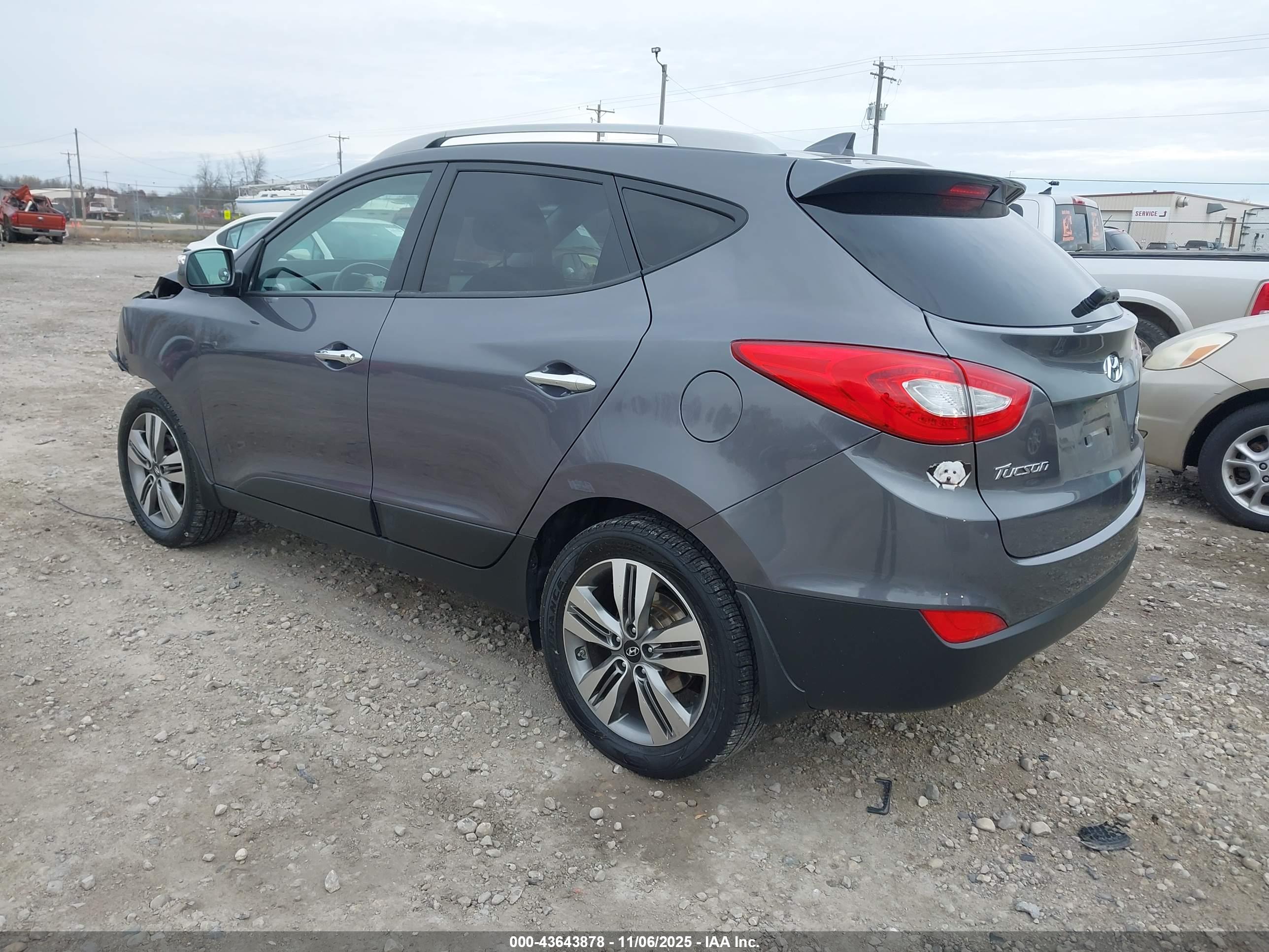 HYUNDAI TUCSON image 3