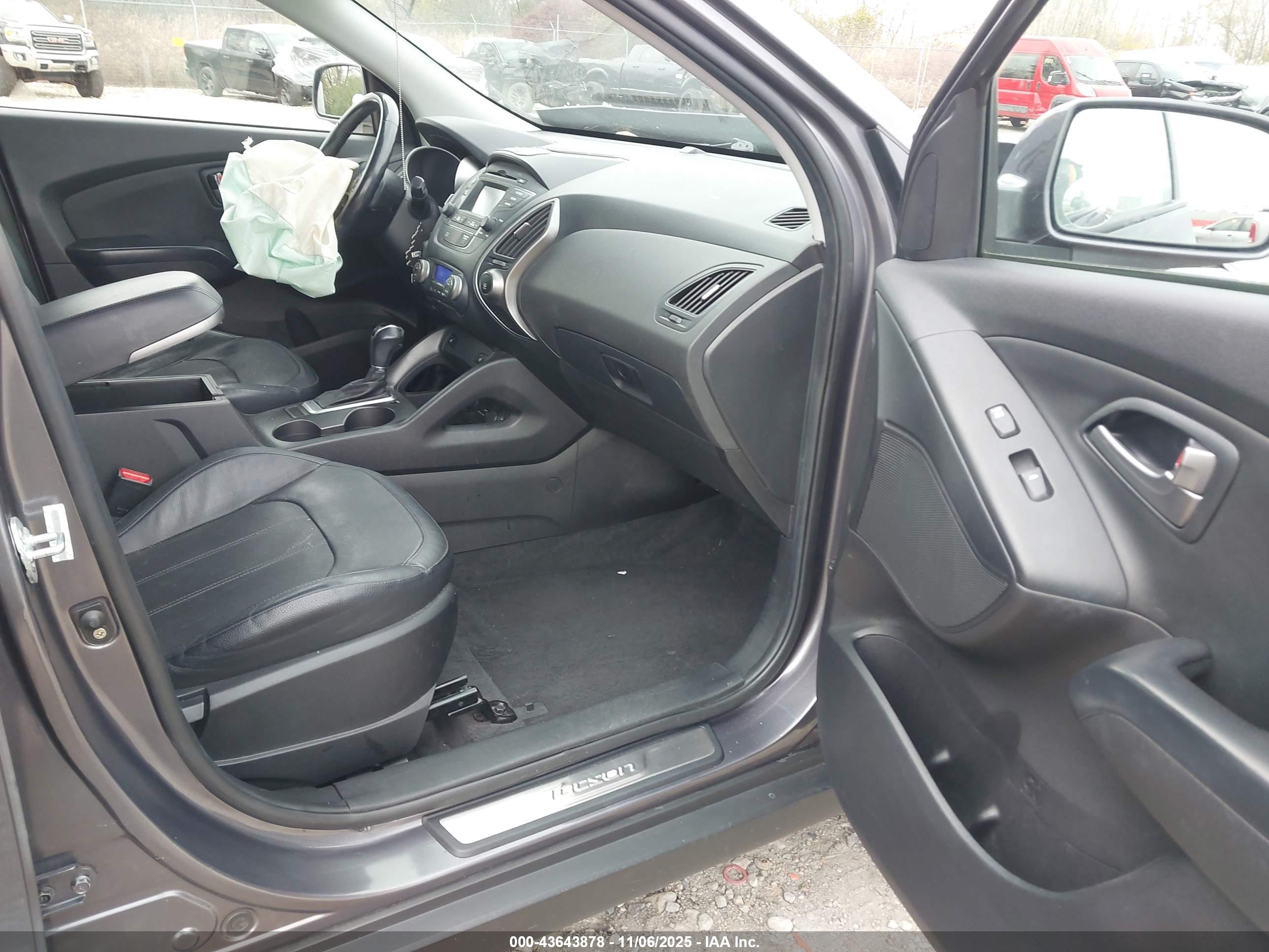 HYUNDAI TUCSON image 5