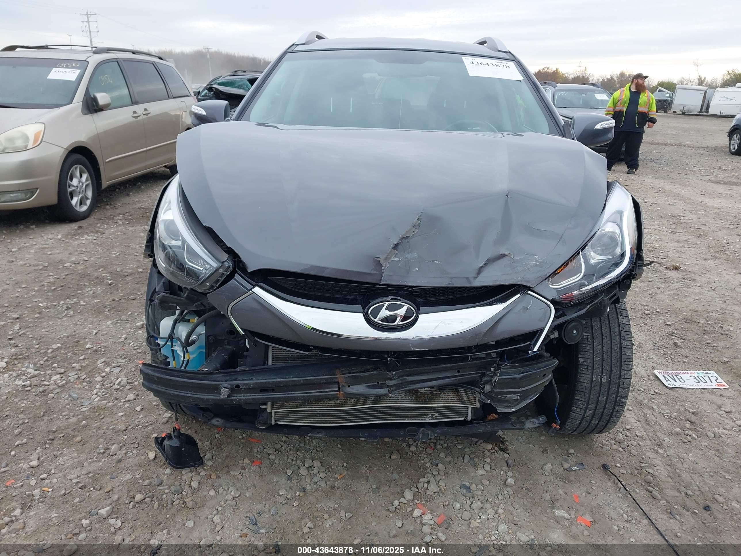 HYUNDAI TUCSON image 6