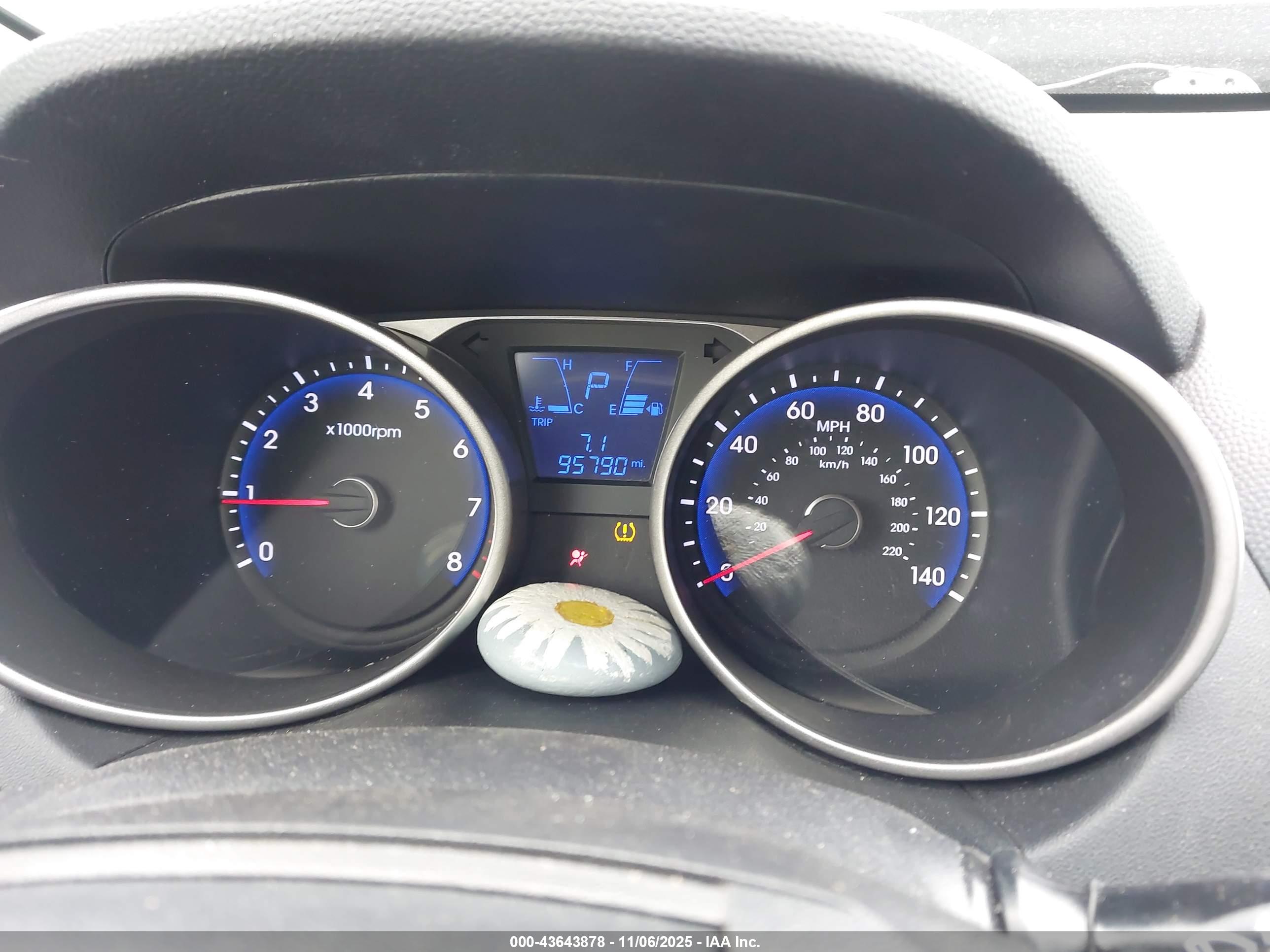 HYUNDAI TUCSON image 7
