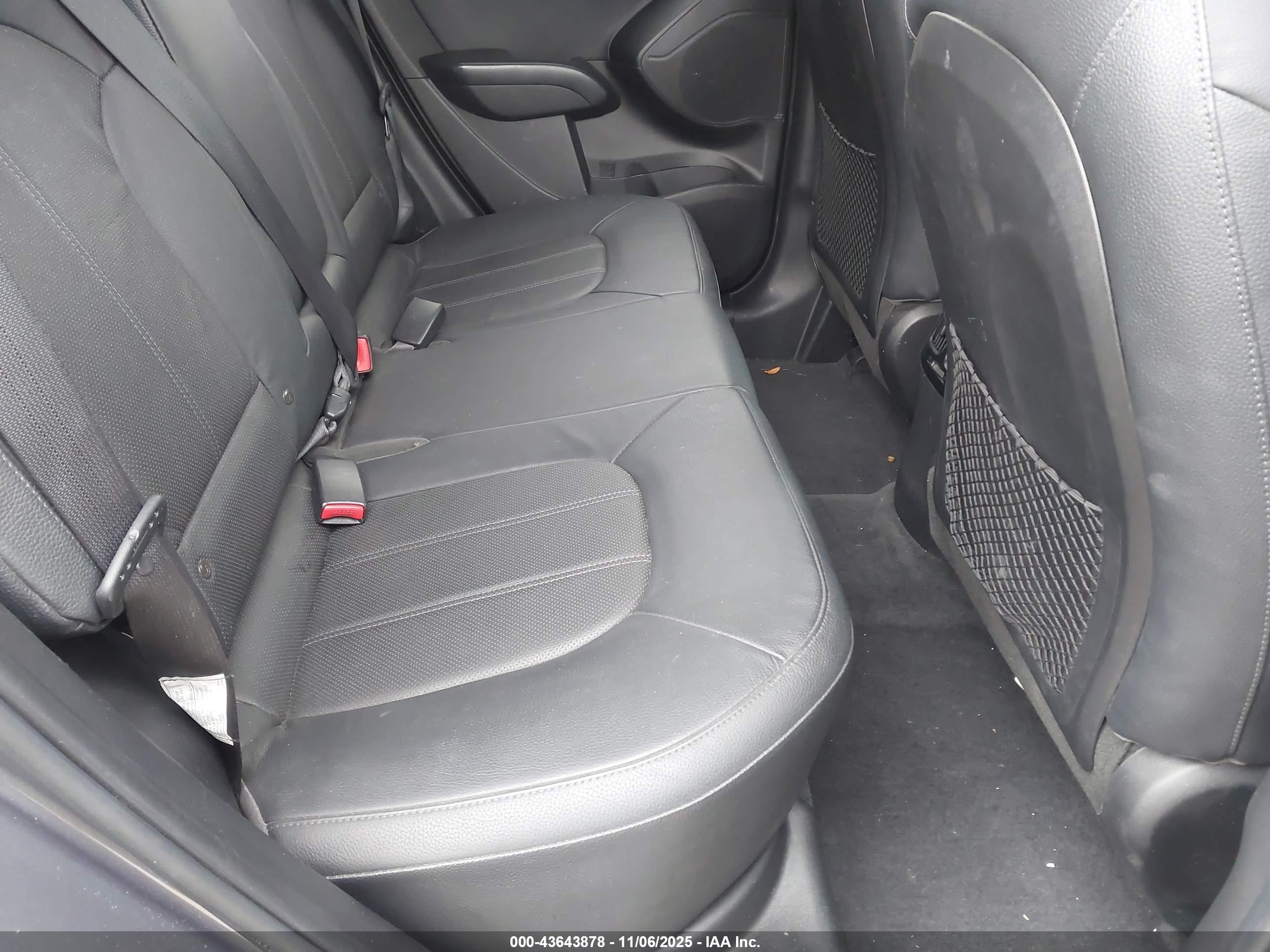HYUNDAI TUCSON image 8