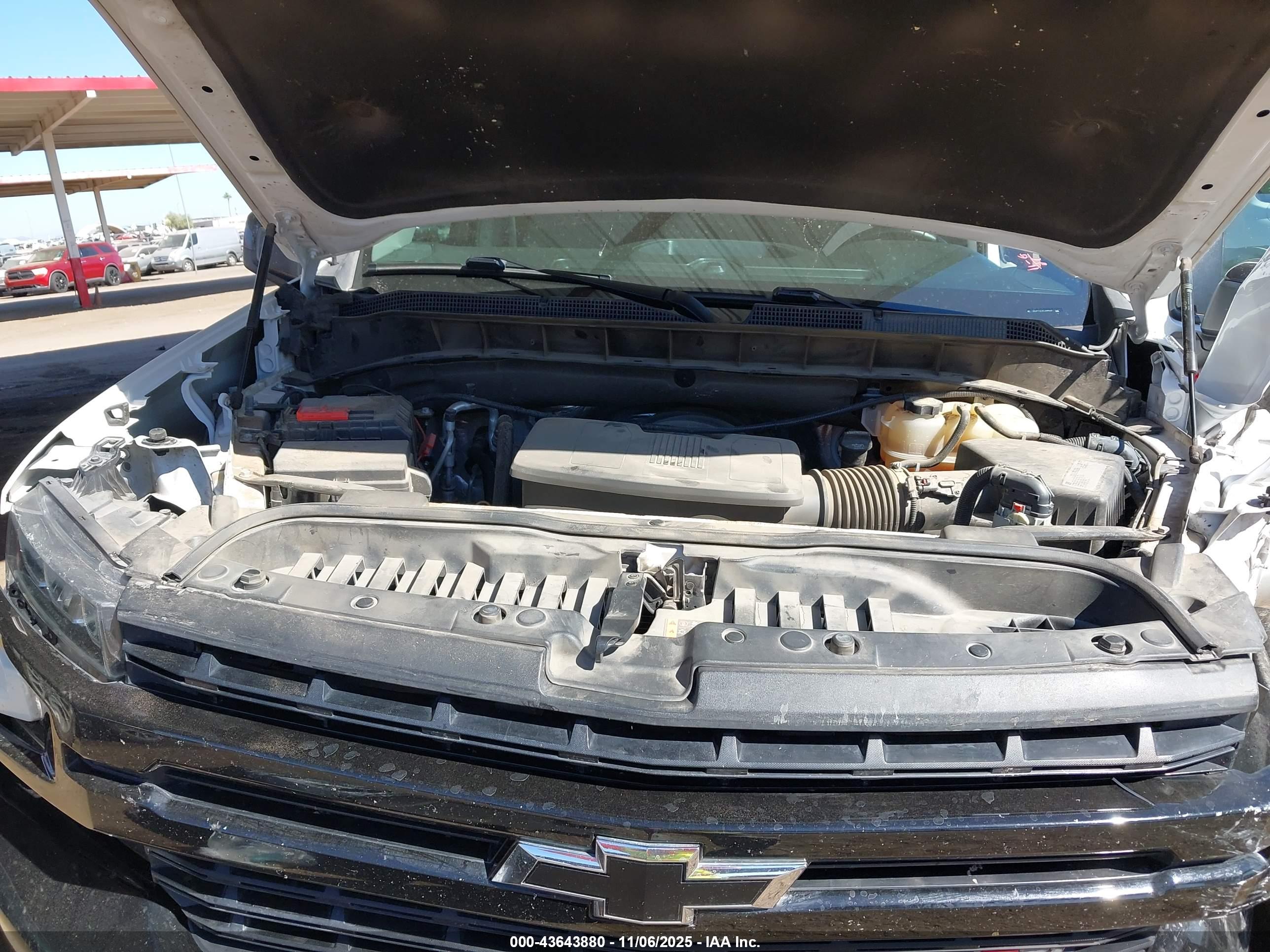 CHEVROLET SILVERADO image 10